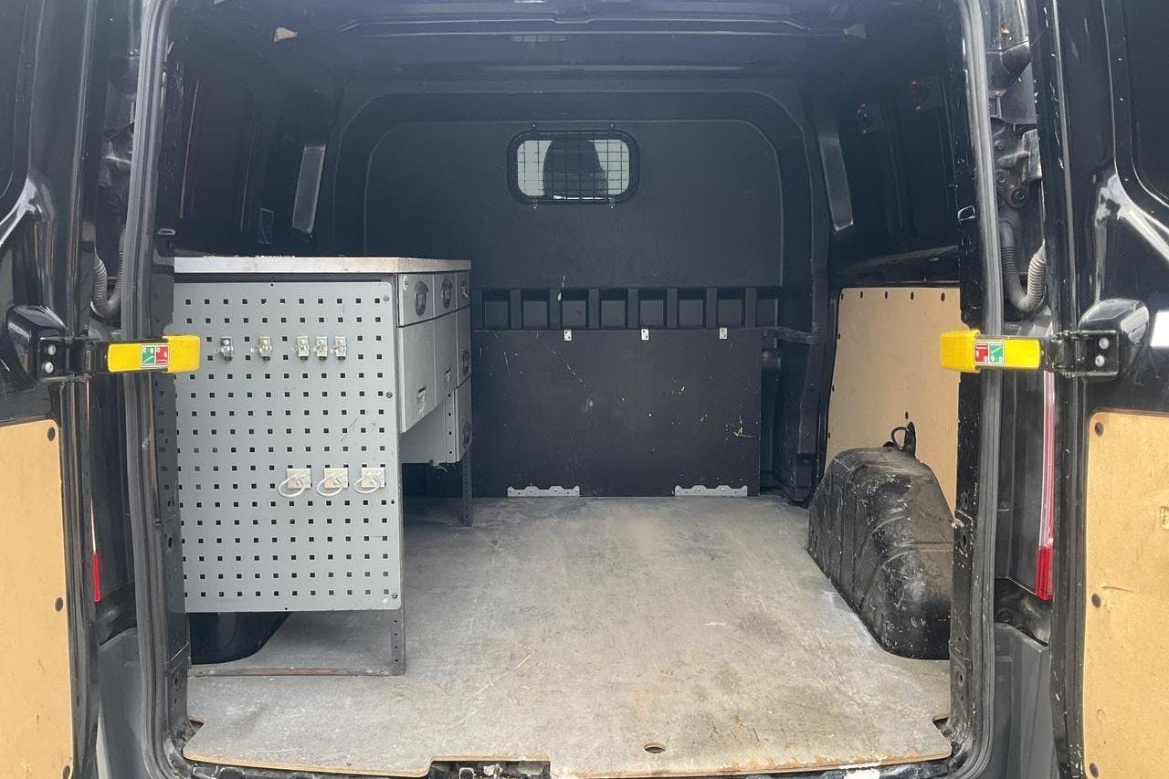 Ford Transit Custom 310 (130hk) - 23 196 mil - Manuell - svart - 2018