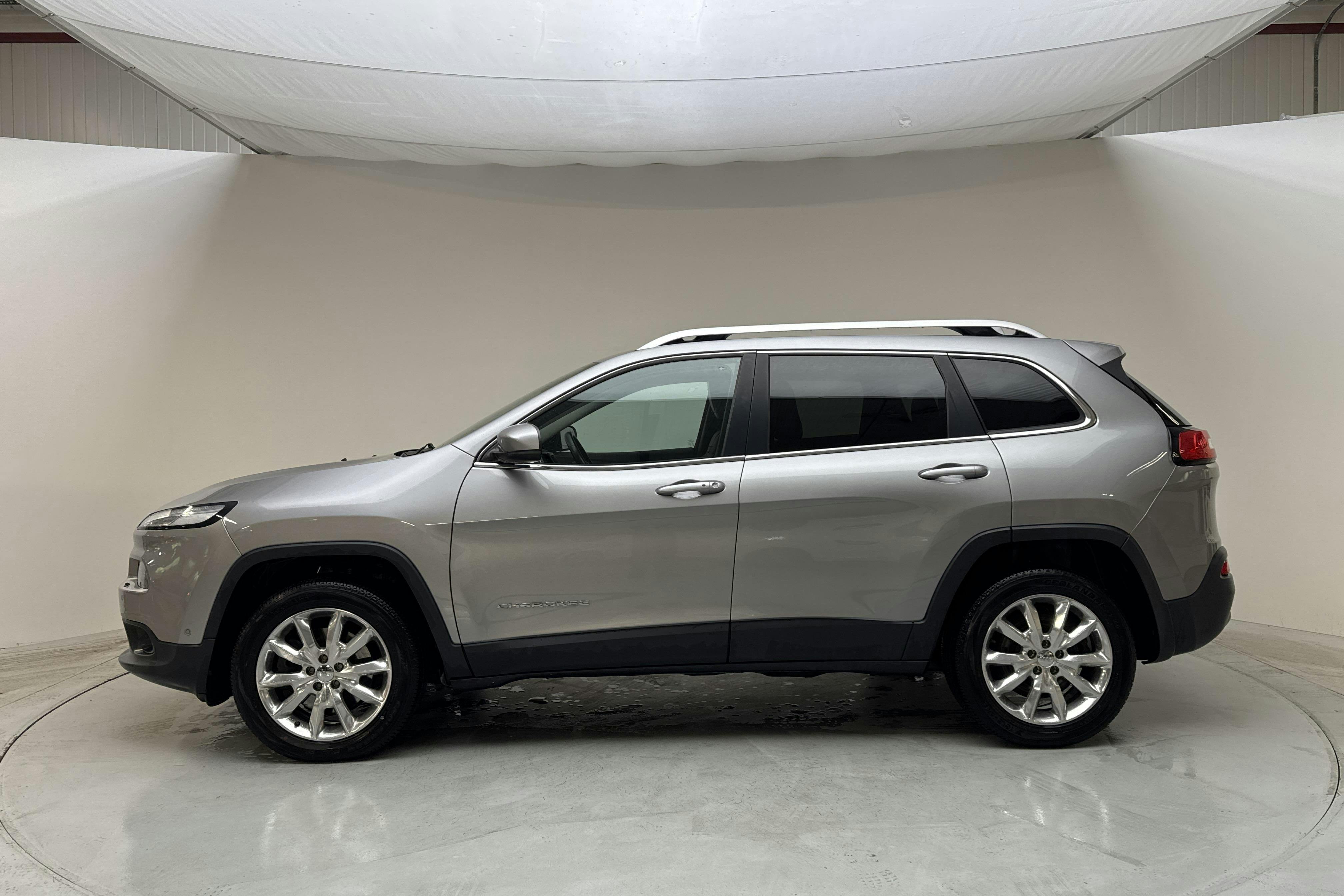 Jeep Cherokee 2.0 MJET AWD (170hk) - 7 864 mil - Automat - grå - 2014
