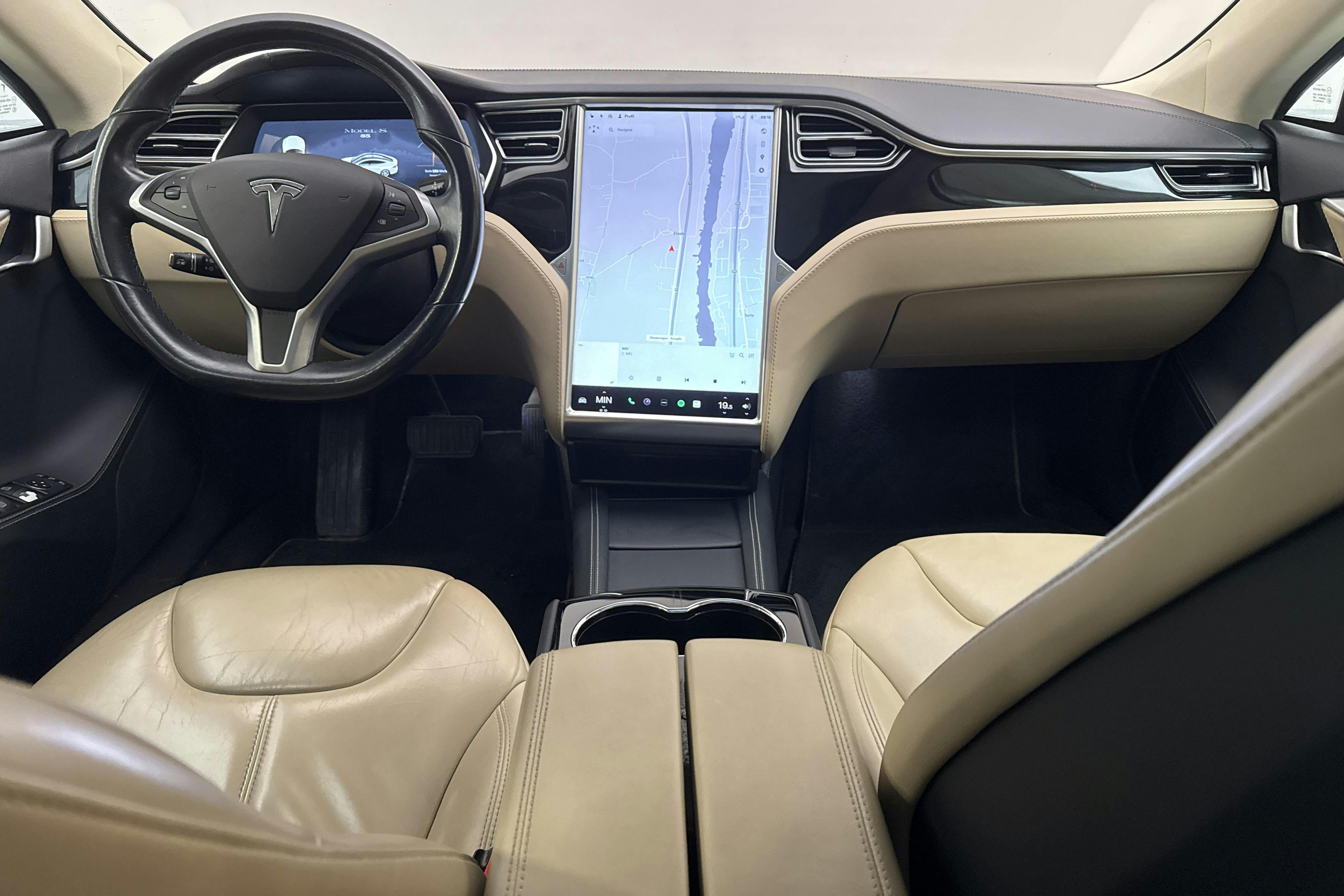 Tesla Model S 85 - 17 219 mil - Automat - vit - 2014