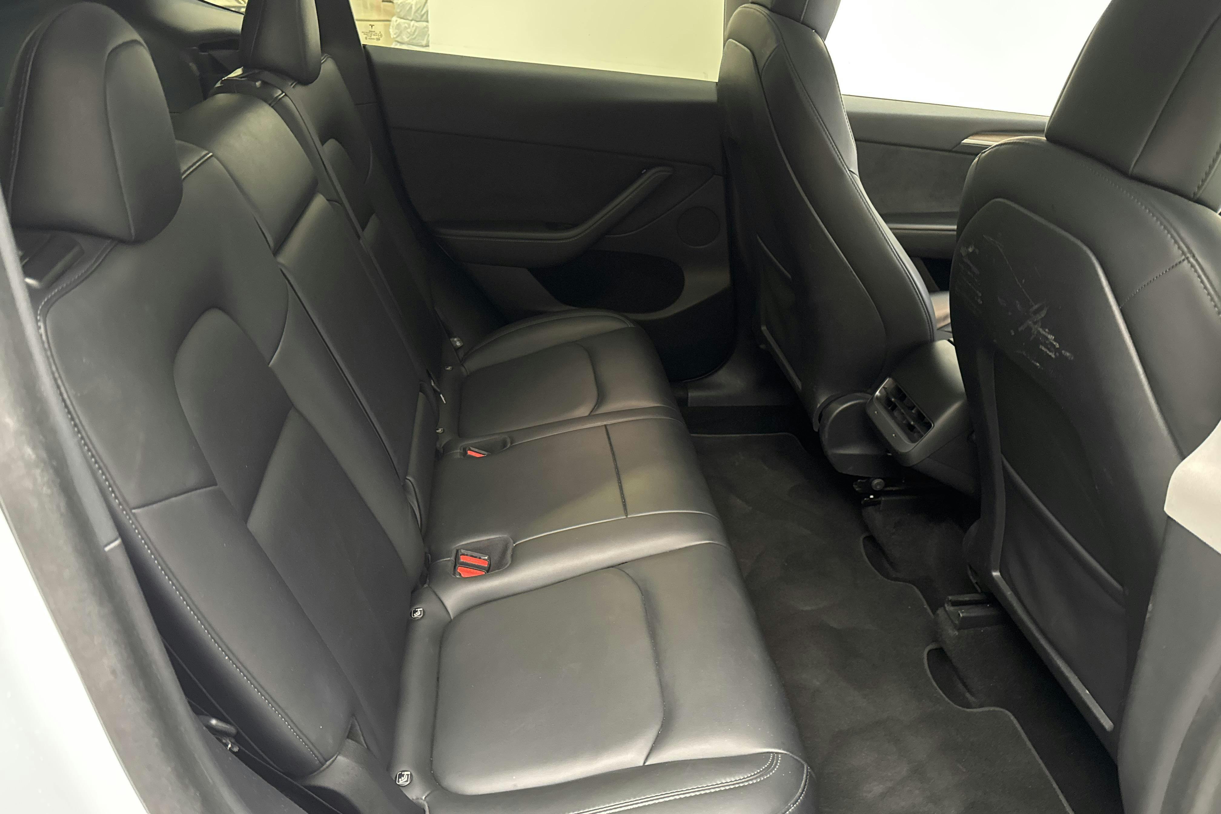 Tesla Model Y Long Range Dual Motor AWD - 18 094 mil - Automat - vit - 2021