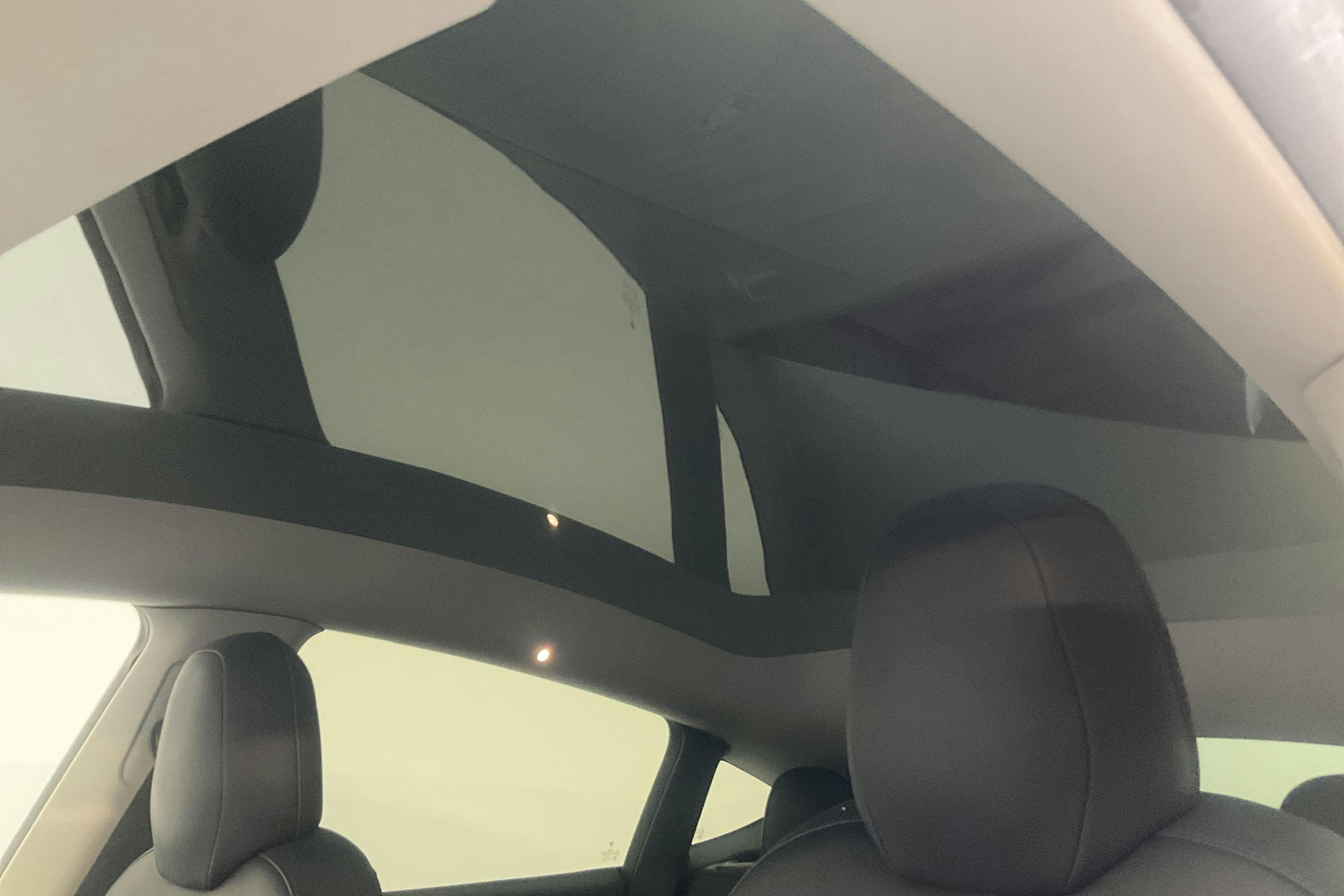 Tesla Model Y Long Range Dual Motor AWD - 18 094 mil - Automat - vit - 2021
