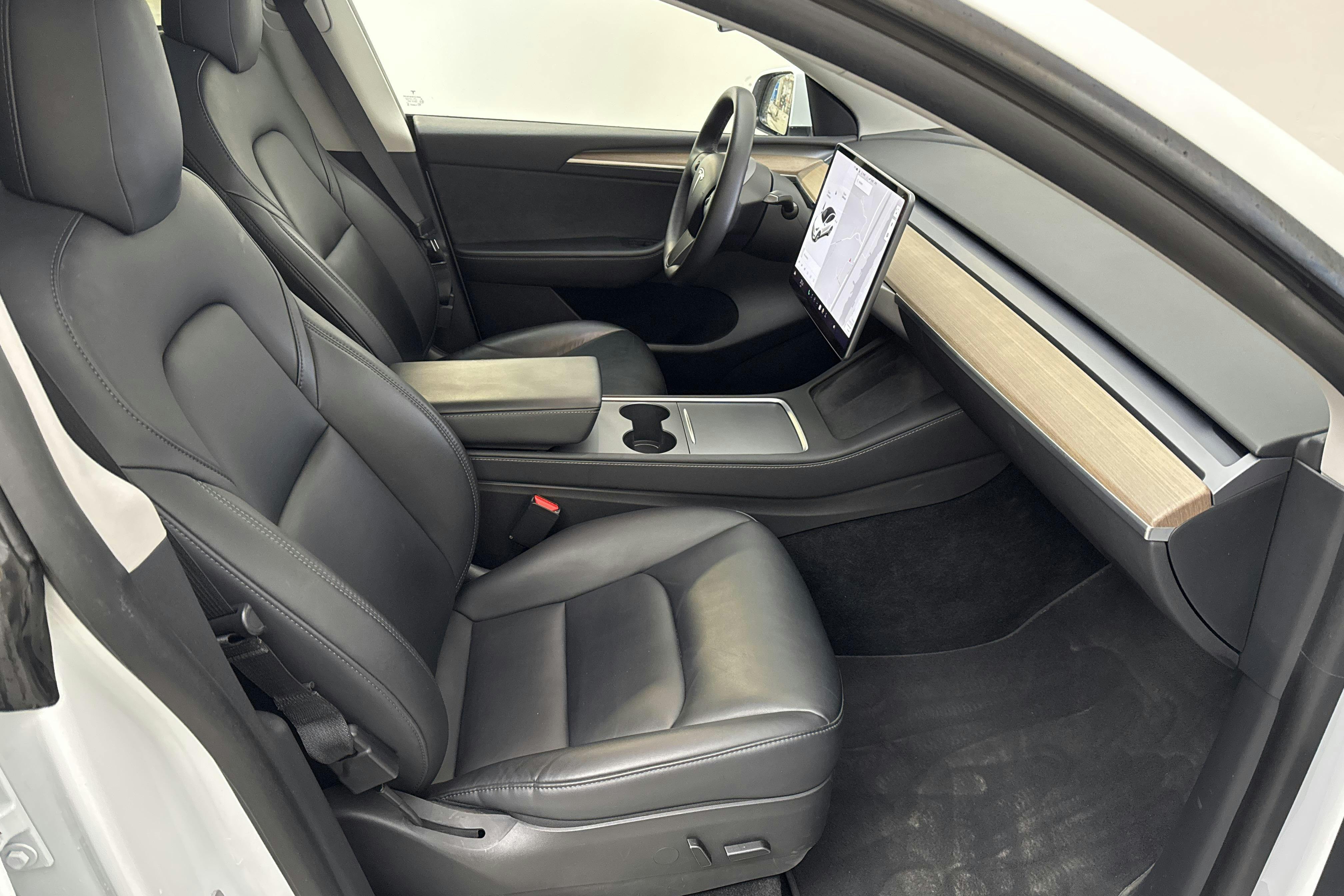 Tesla Model Y Long Range Dual Motor AWD - 18 094 mil - Automat - vit - 2021