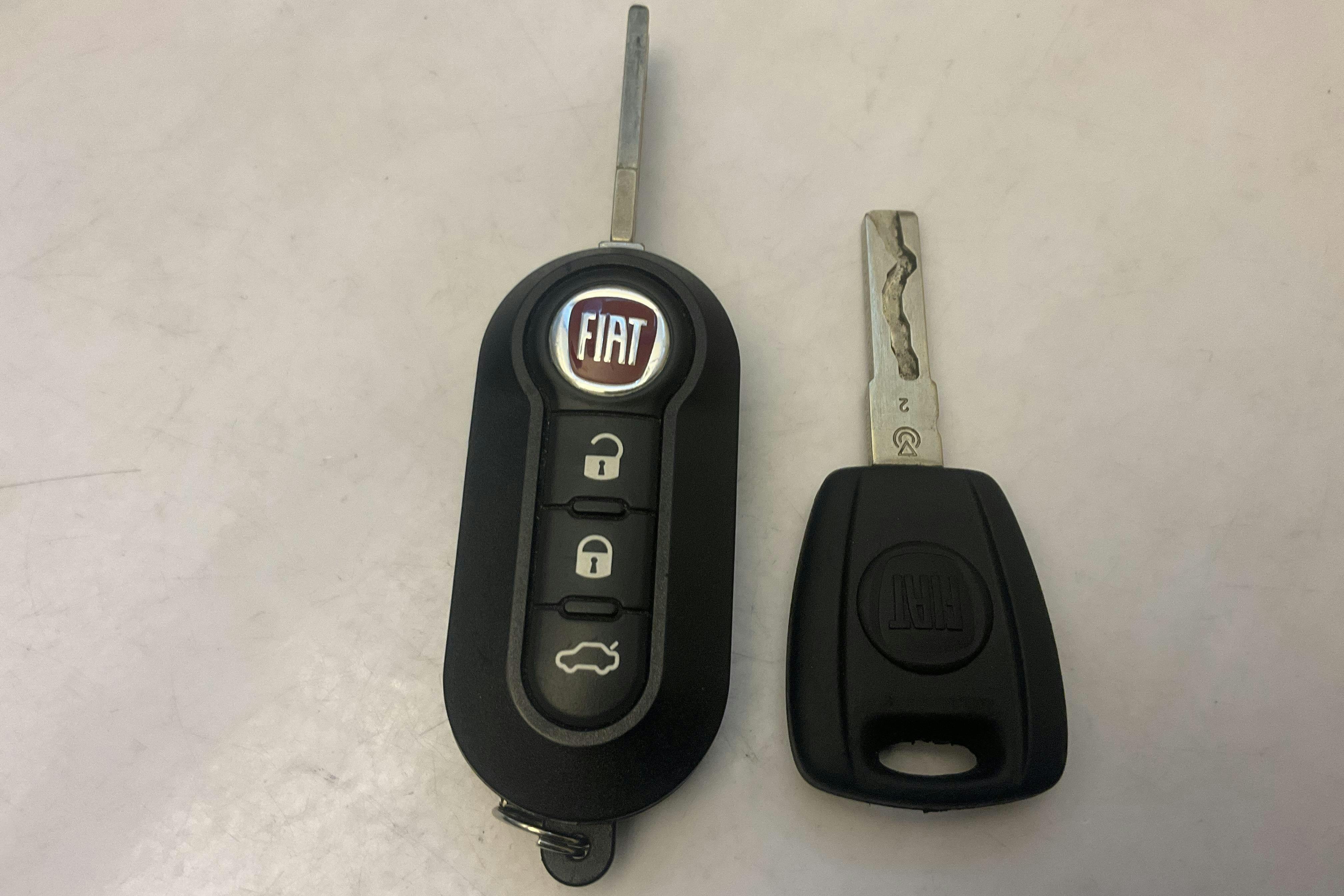 Fiat 500 Hybrid Cab (70hk) - 1 781 mil - Manuell - vit - 2022