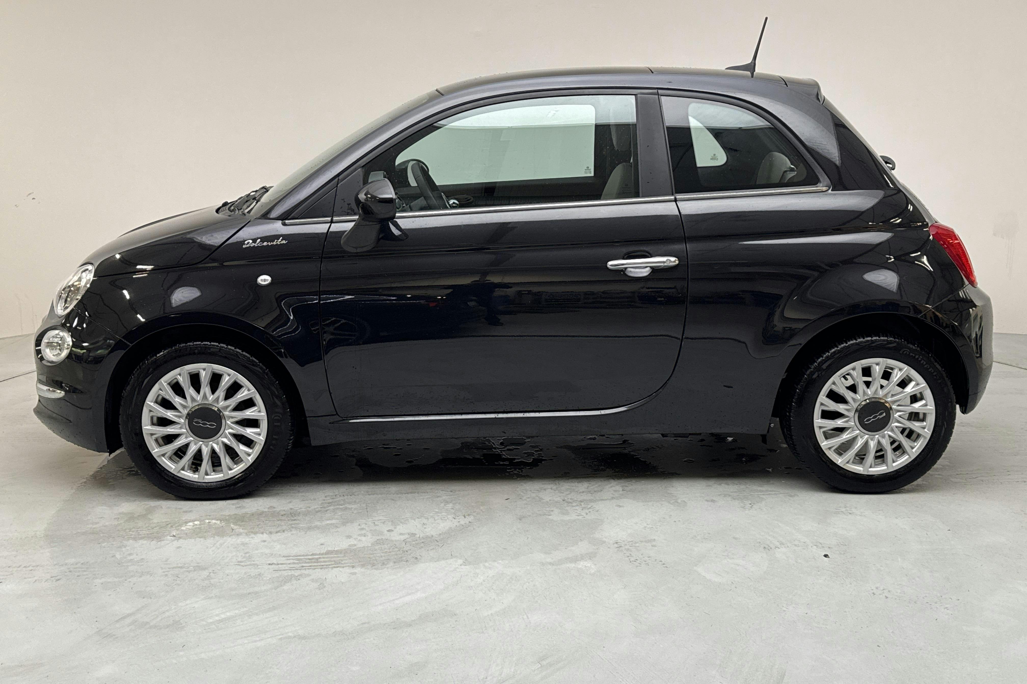 Presentationsfoto 2 av 13: Fiat 500 Hybrid (70hk) - 2 217 mil - Manuell - svart - 2022