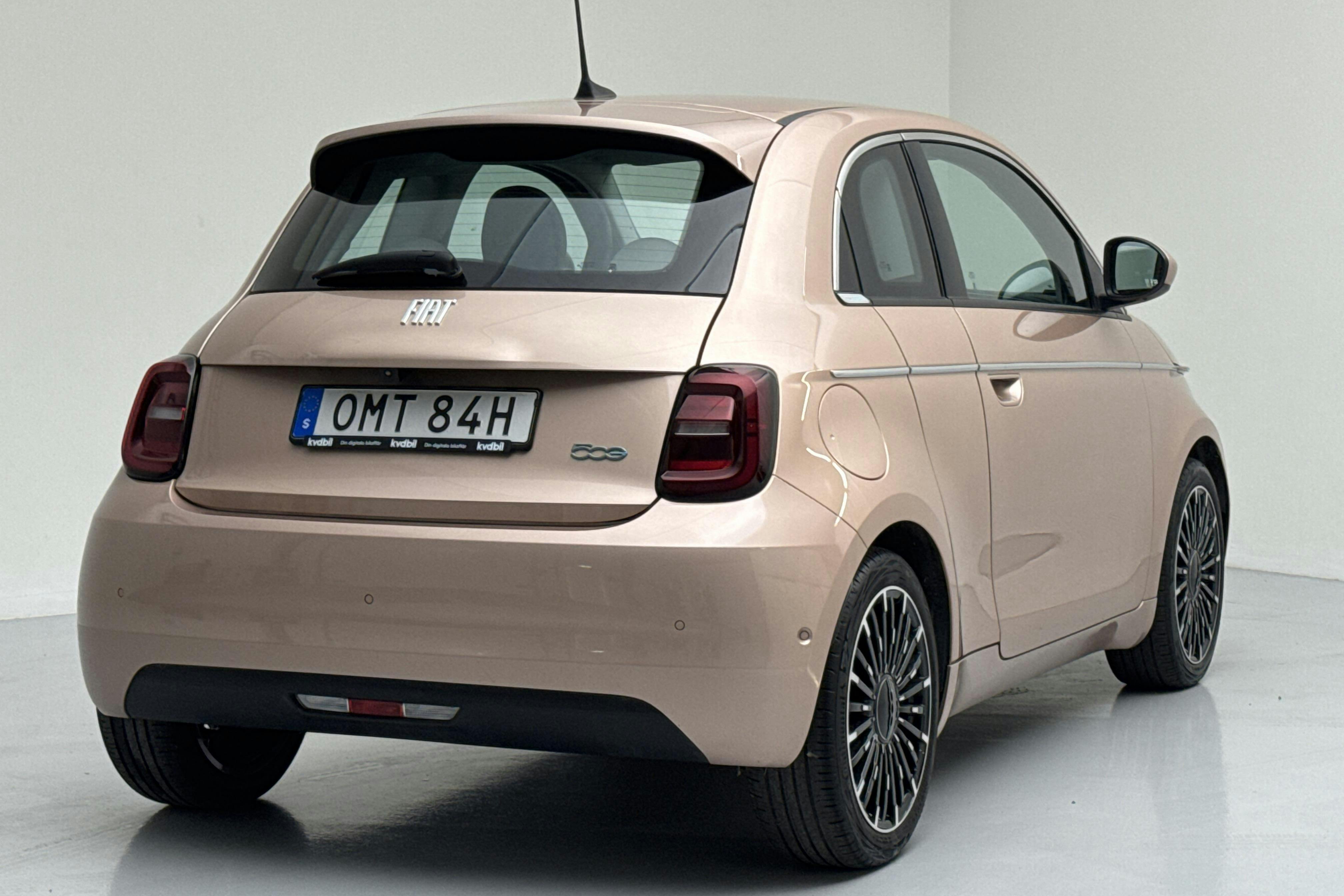 Fiat 500e 3+1 (118hk) - 6 032 mil - Manuell - röd - 2021