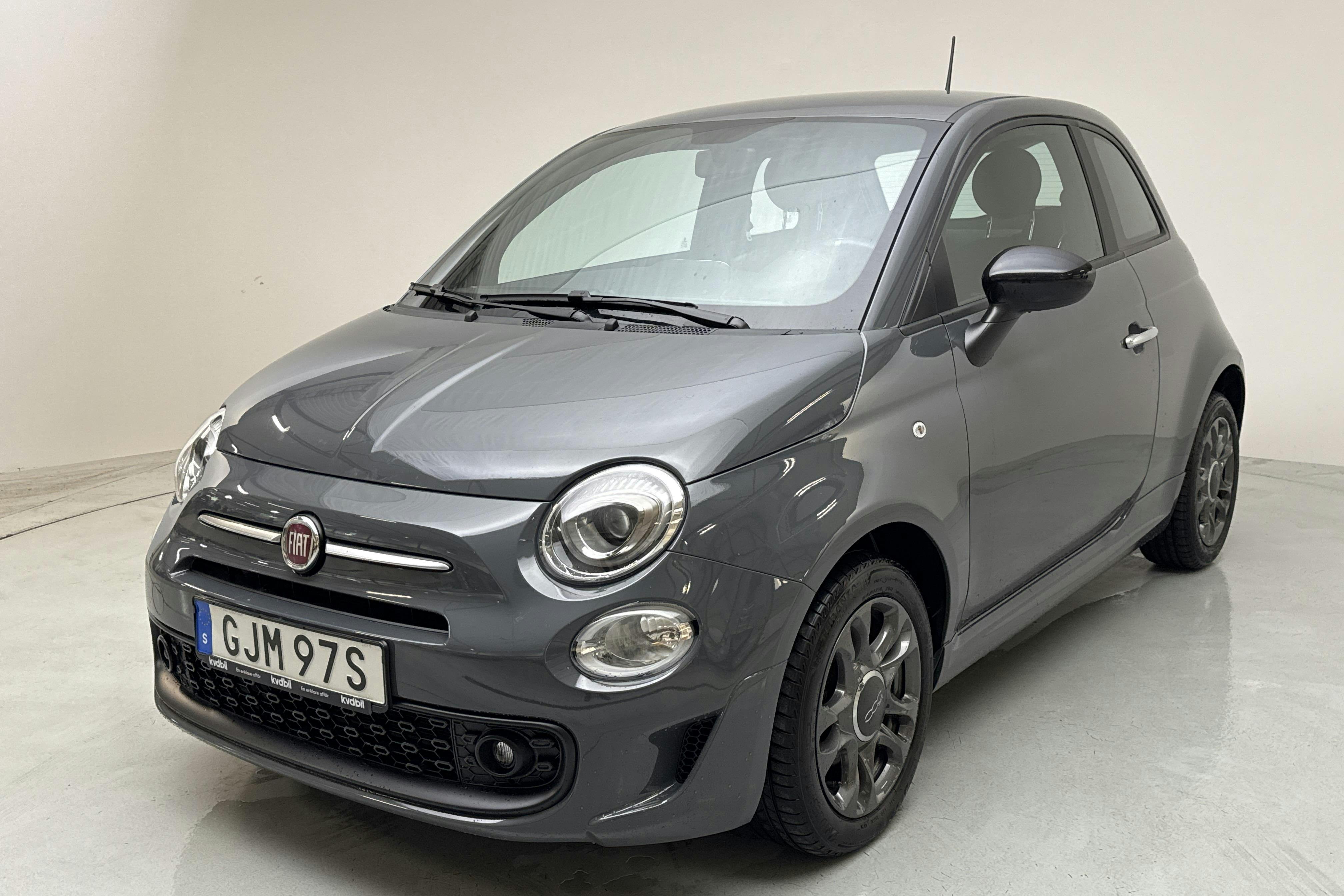 Fiat 500 Hybrid (70hk) - 5 064 mil - Manuell - grå - 2022