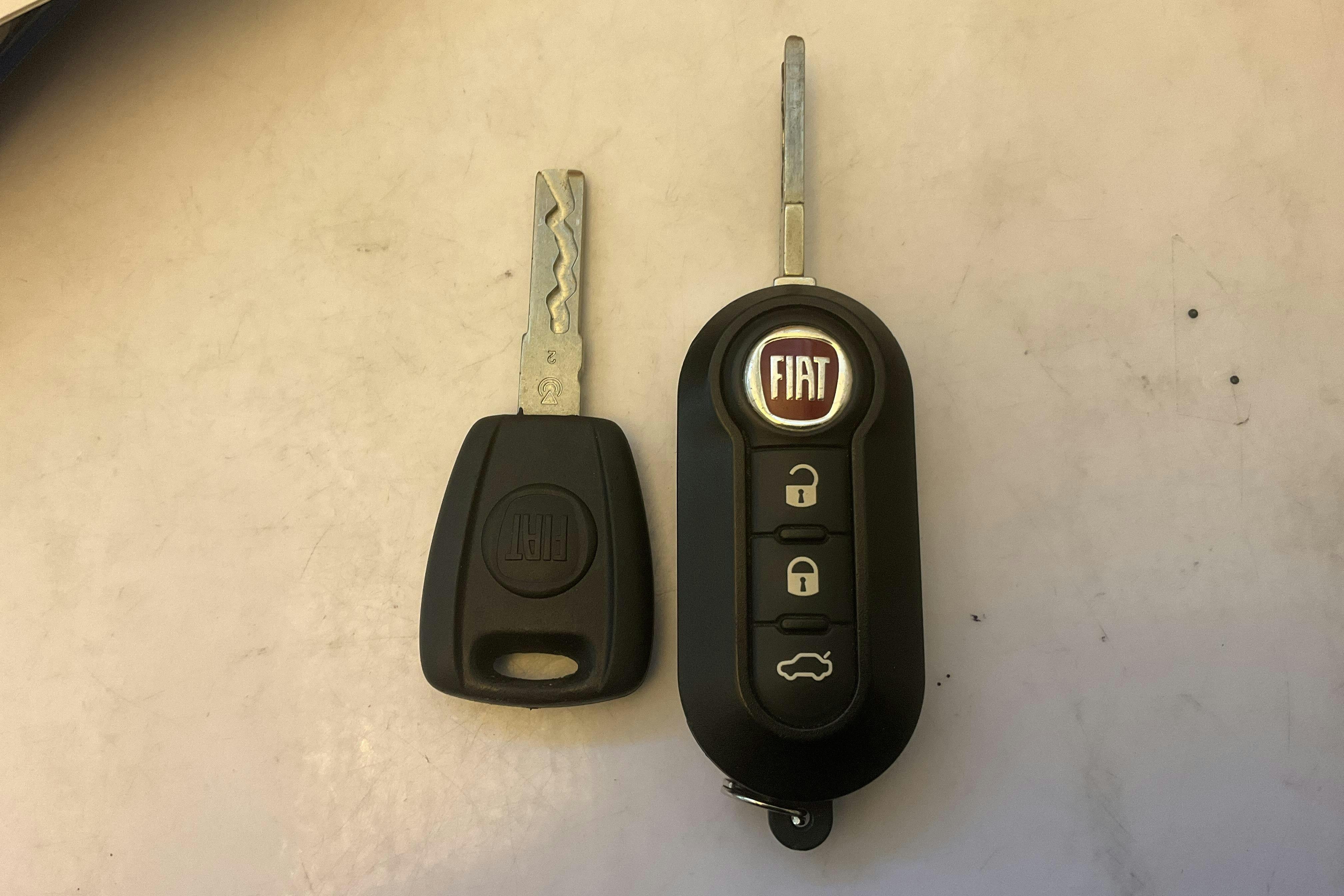 Fiat 500 Hybrid (70hk) - 50 640 km - Manual - gray - 2022