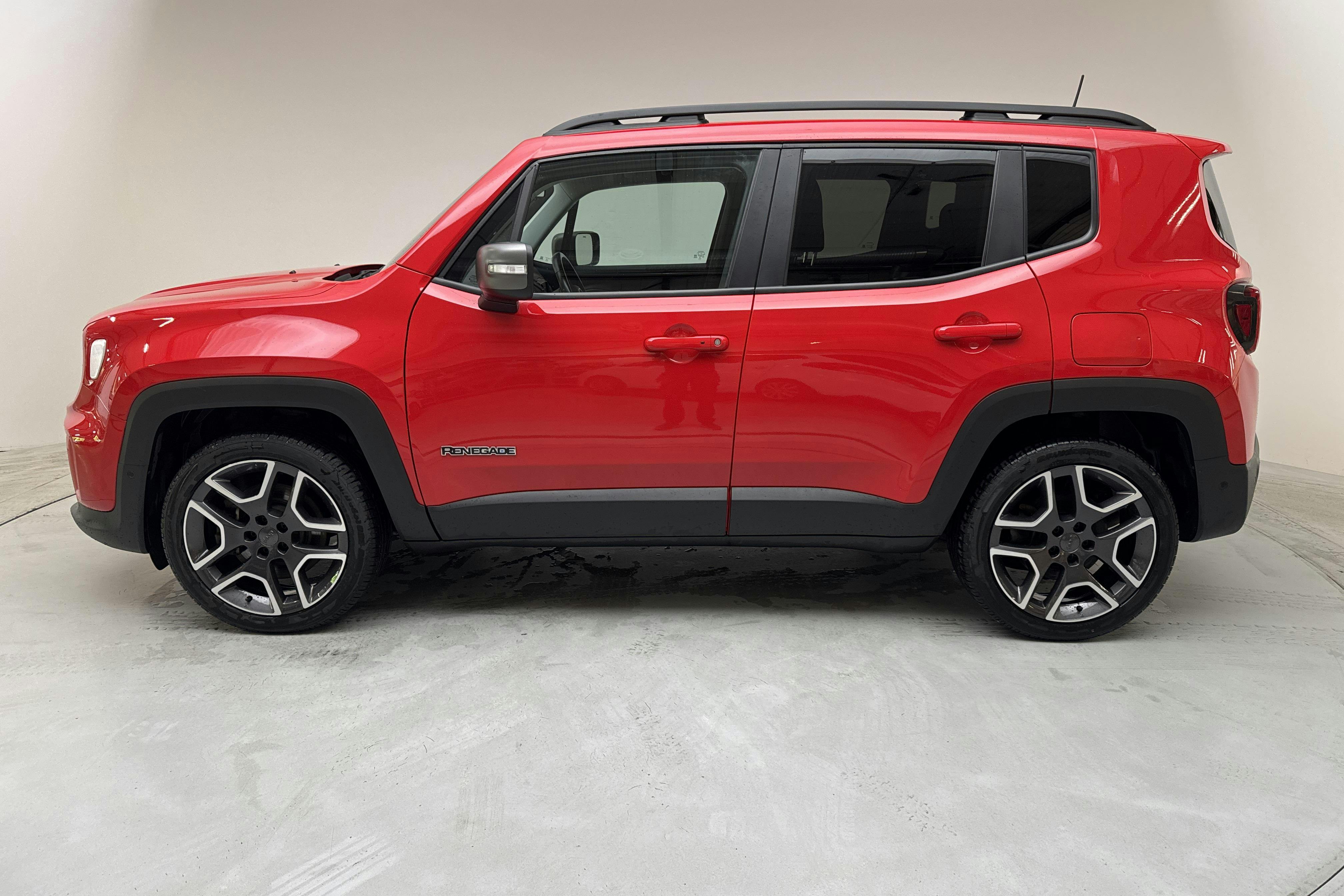 Presentationsfoto 2 av 15: Jeep Renegade 1.3 PHEV 4WD (190hk) - 6 437 mil - Automat - röd - 2020
