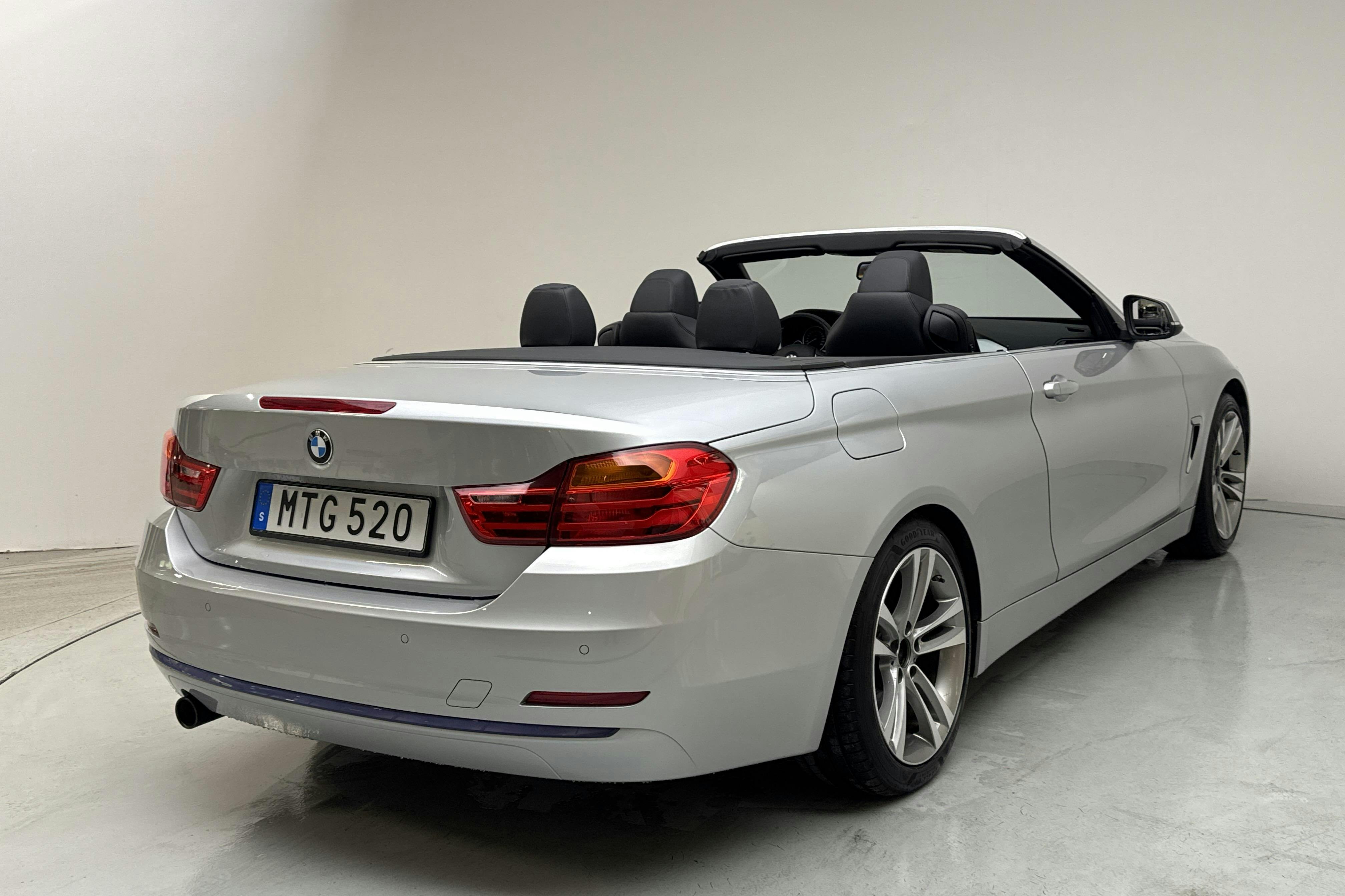 BMW 420i Cabriolet, F33 (184hk) - 16 545 mil - Automat - silver - 2015