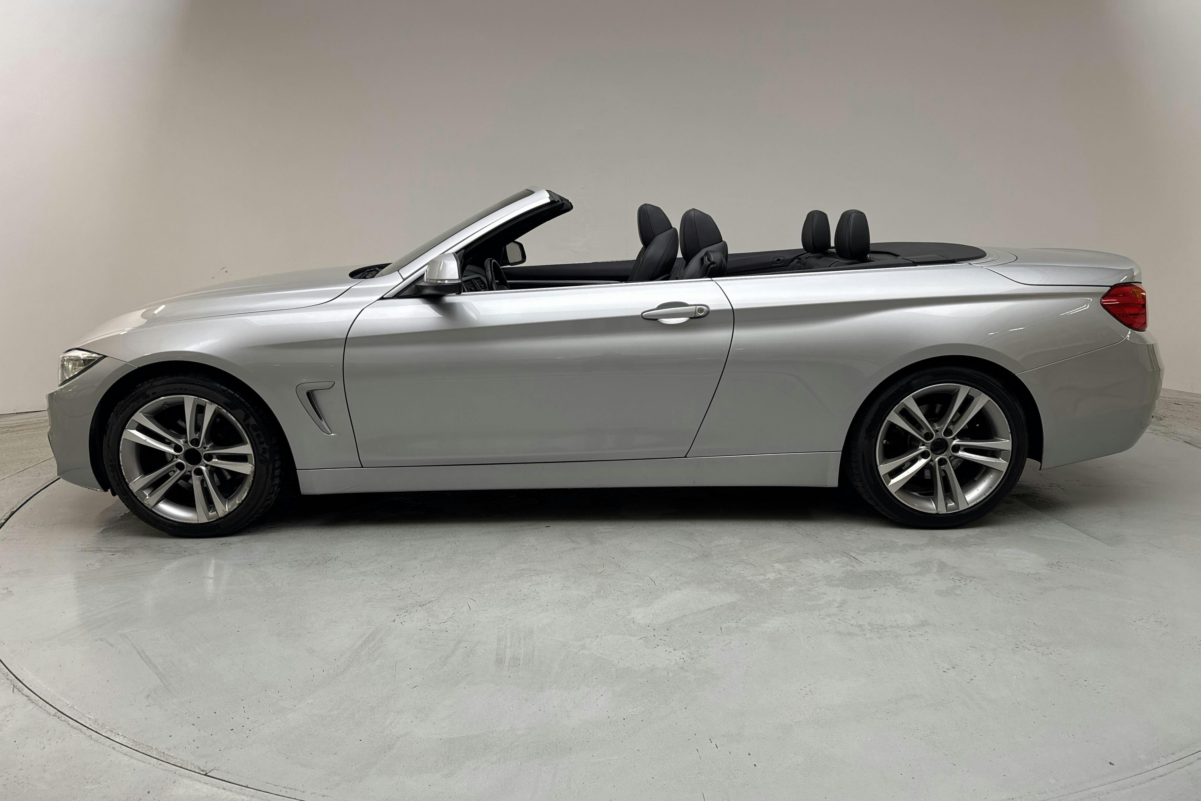 BMW 420i Cabriolet, F33 (184hk) - 16 545 mil - Automat - silver - 2015