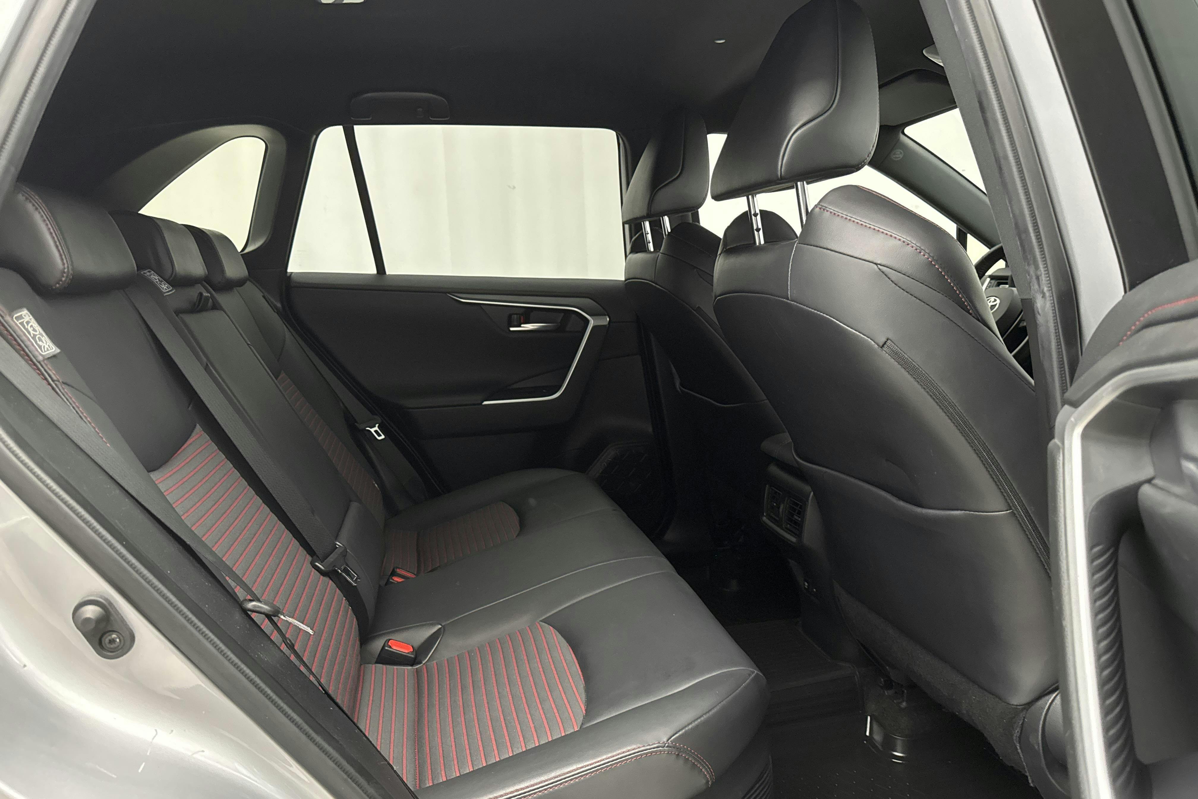Toyota RAV4 2.5 Plug-in Hybrid AWD (306hk) - 11 080 mil - Automat - grå - 2021