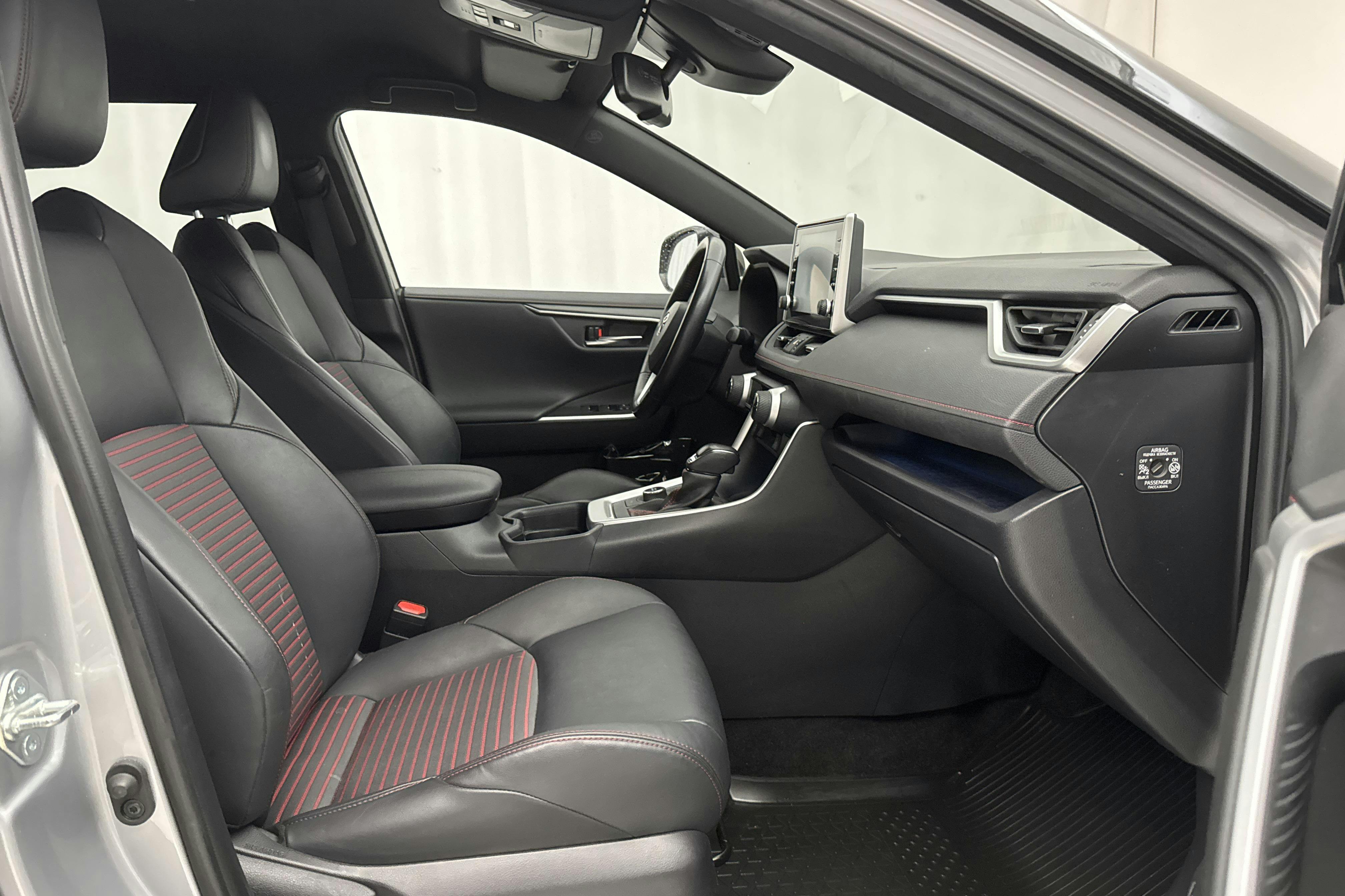 Toyota RAV4 2.5 Plug-in Hybrid AWD (306hk) - 11 080 mil - Automat - grå - 2021