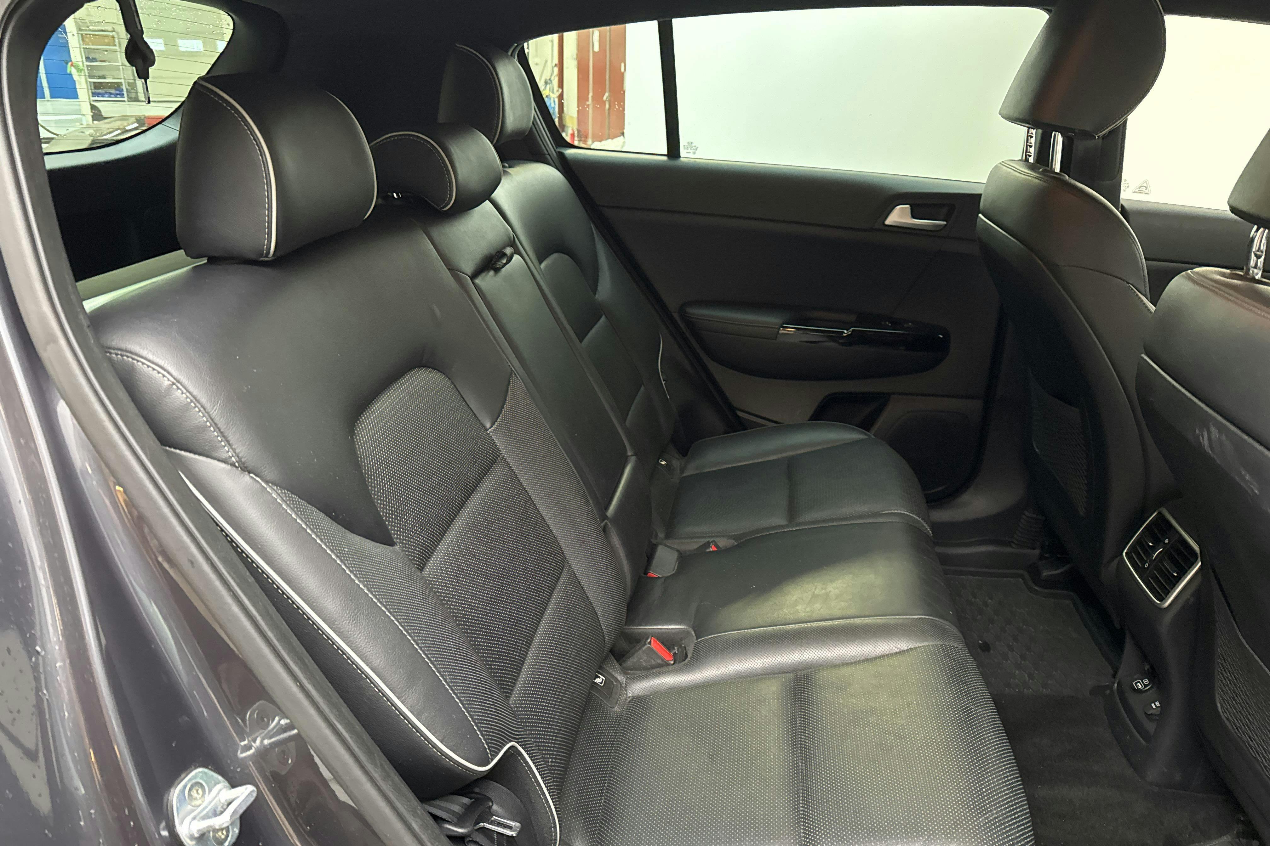 KIA Sportage 1.6 T-GDI AWD (177hk) - 9 726 mil - Automat - grå - 2017
