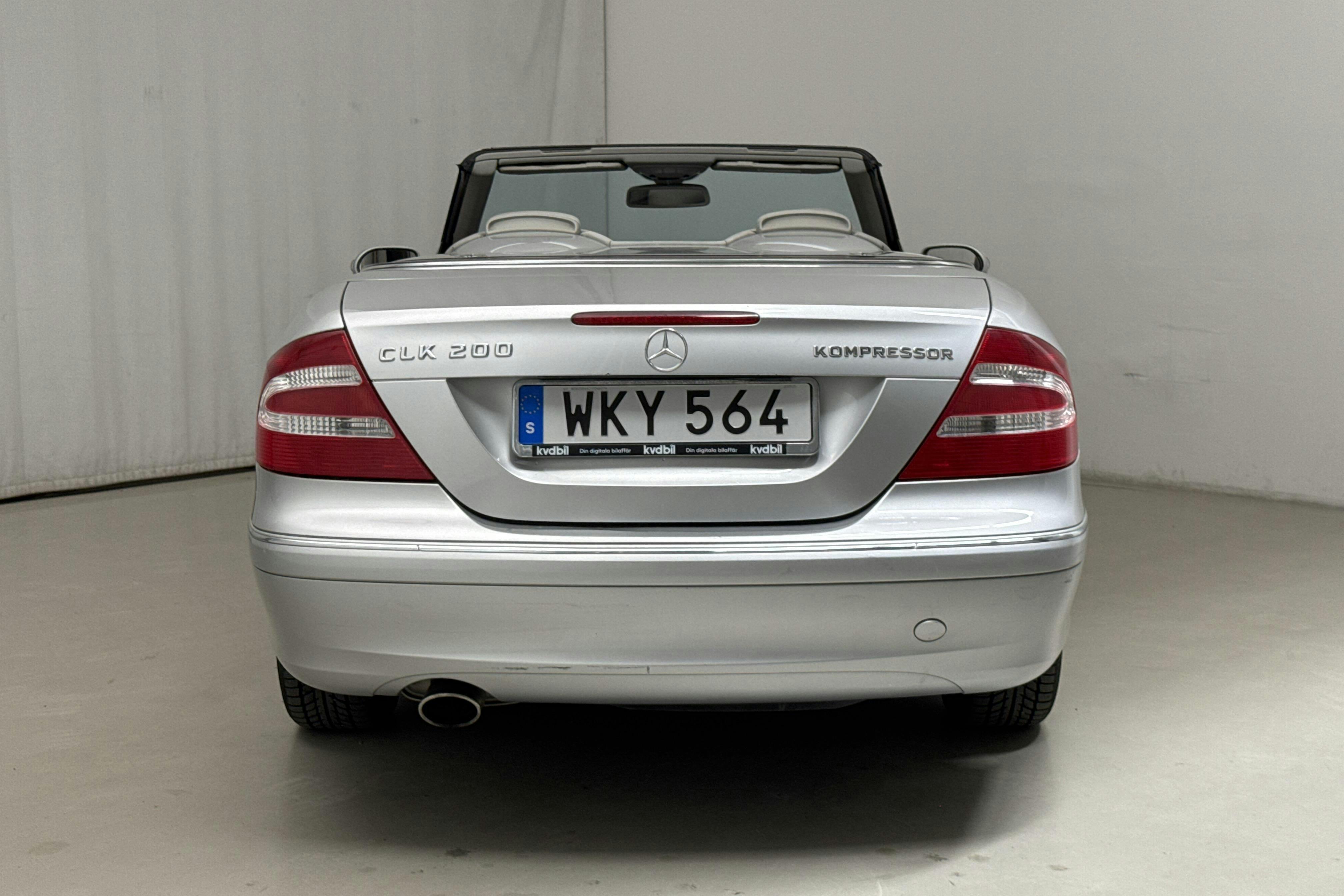 Mercedes CLK 200 Kompressor Cabriolet (163hk) - 131 100 km - Automatic - silver - 2005