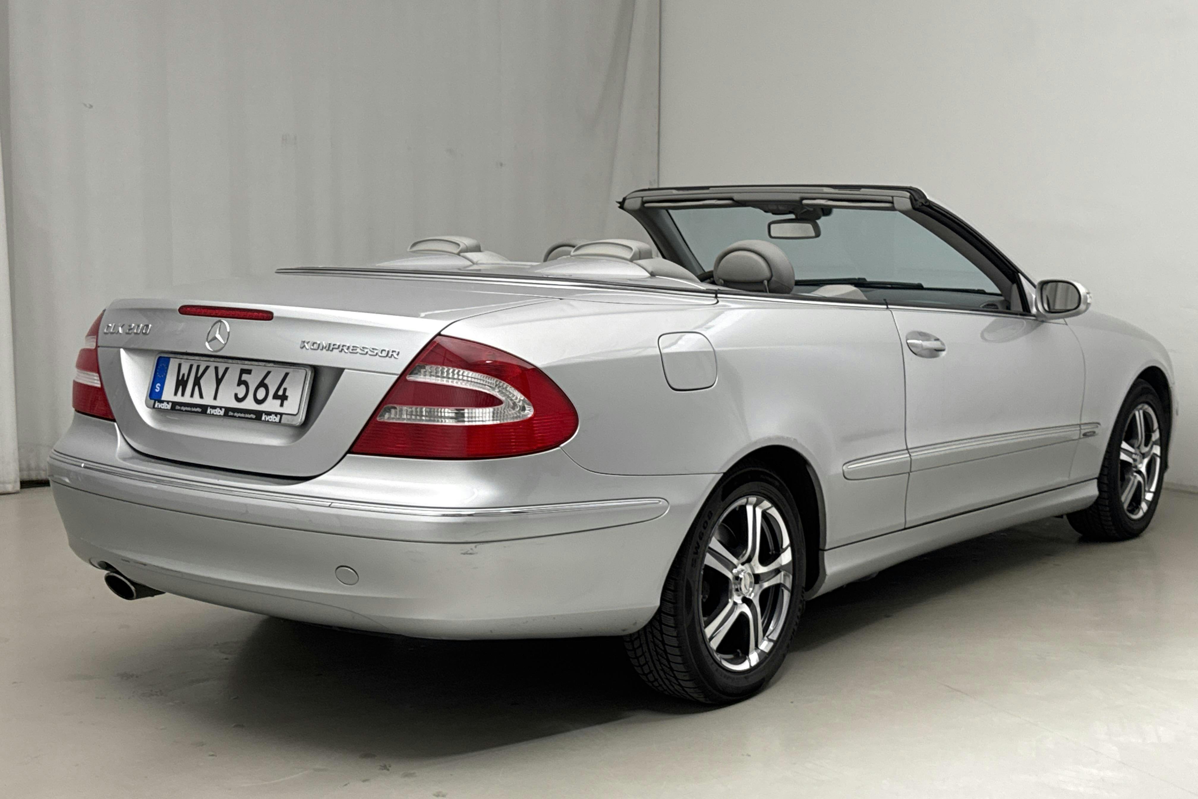Mercedes CLK 200 Kompressor Cabriolet (163hk) - 131 100 km - Automatic - silver - 2005