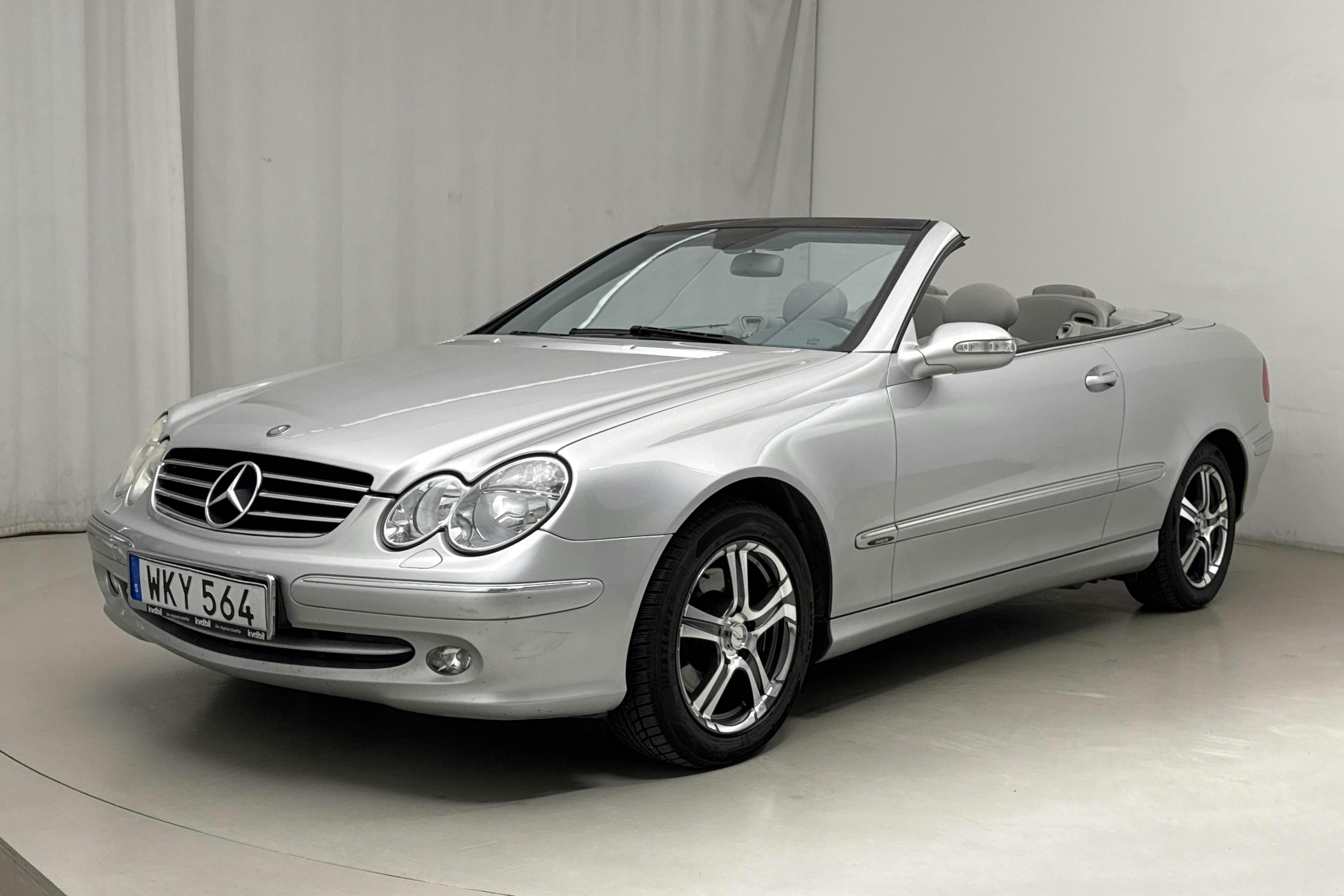 Presentation photo 1 of 19: Mercedes CLK 200 Kompressor Cabriolet (163hk) - 131 100 km - Automatic - silver - 2005