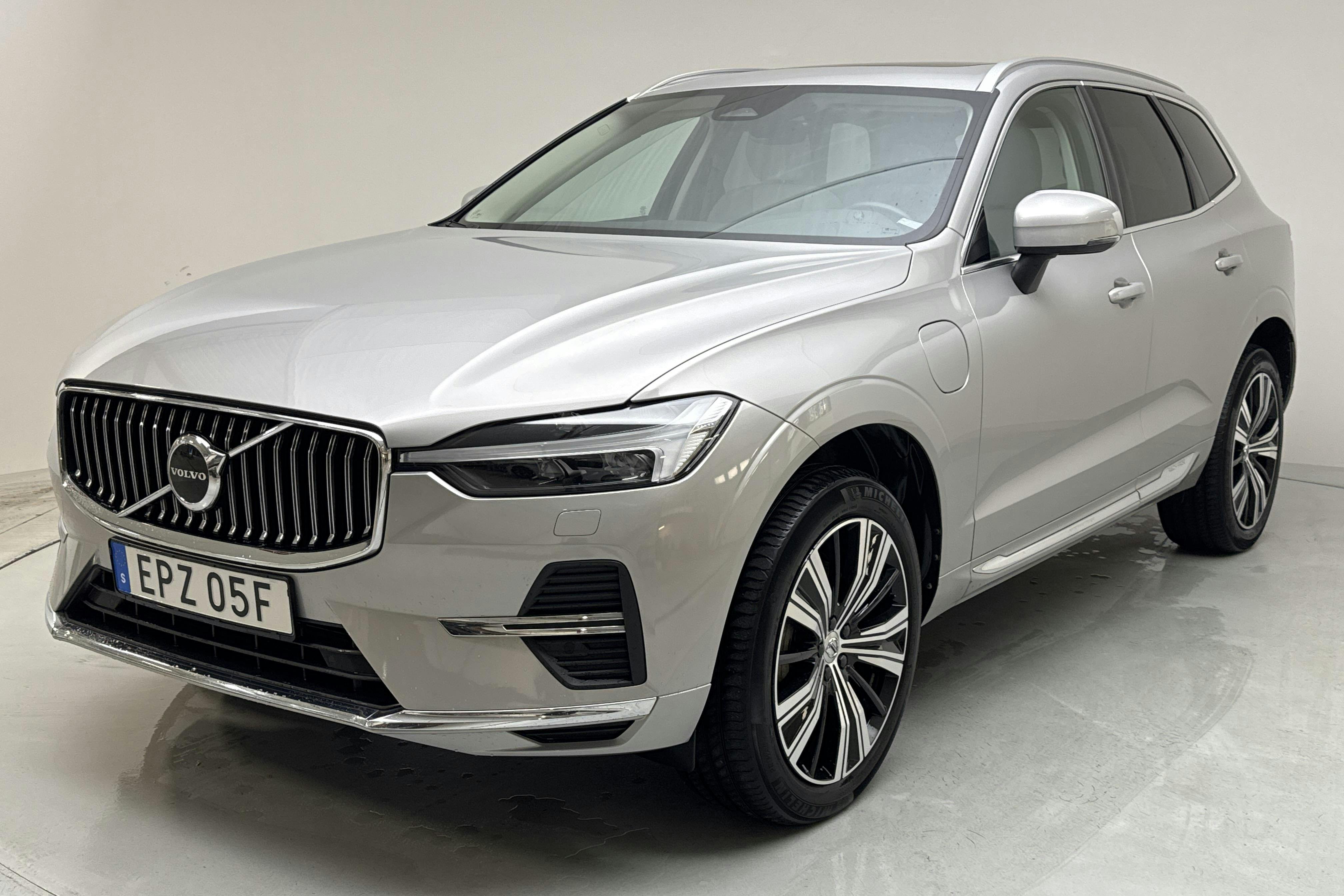 Volvo XC60 T6 AWD Recharge (350hk) - 10 422 mil - Automat - silver - 2022