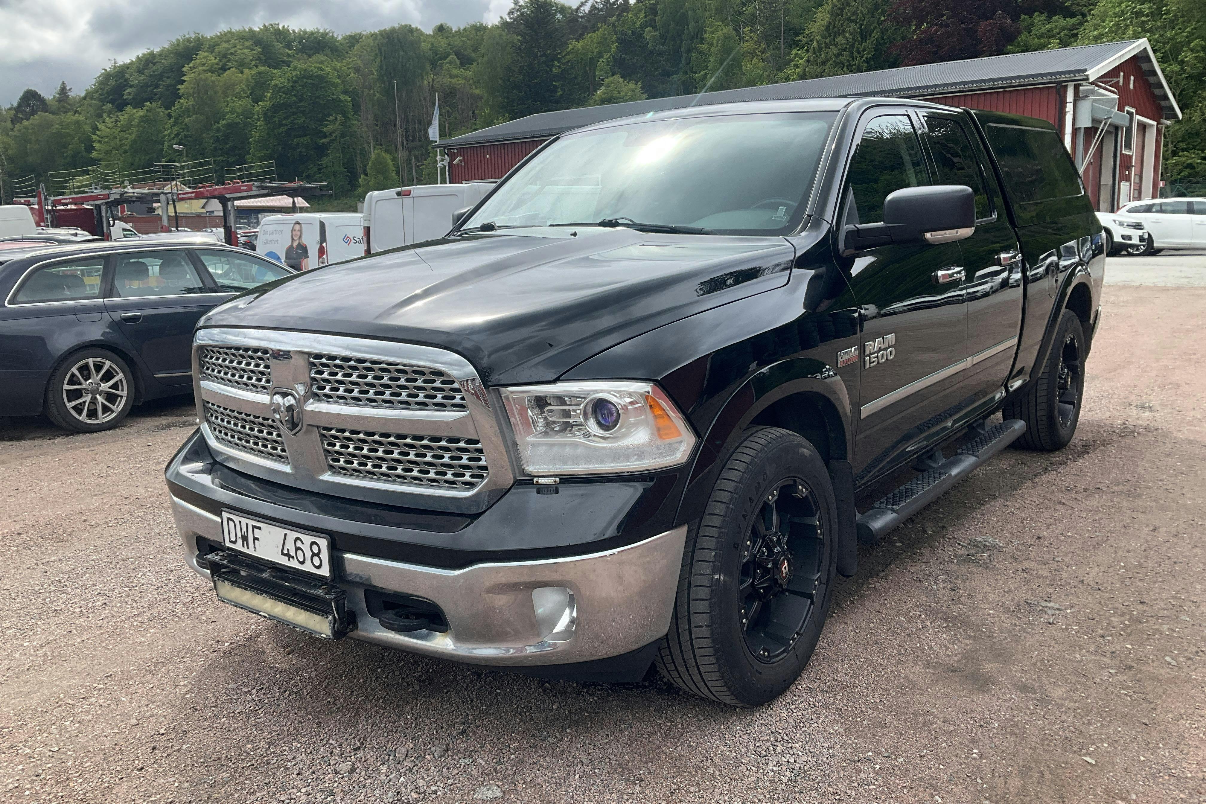 Dodge RAM 1500 5.7 4WD (401hk) - 184 830 km - Automaattinen - musta - 2013