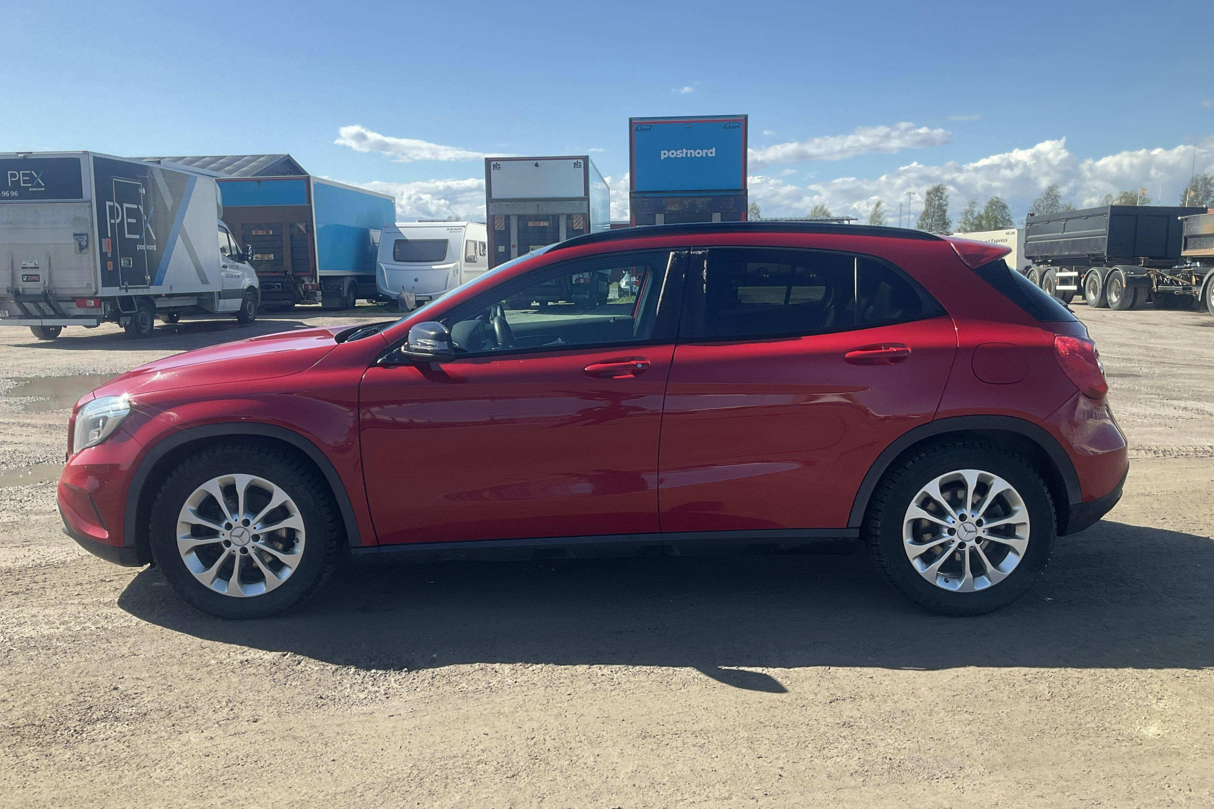 Mercedes GLA 200 d 4MATIC X156 (136hk) - 10 846 mil - Automat - röd - 2016