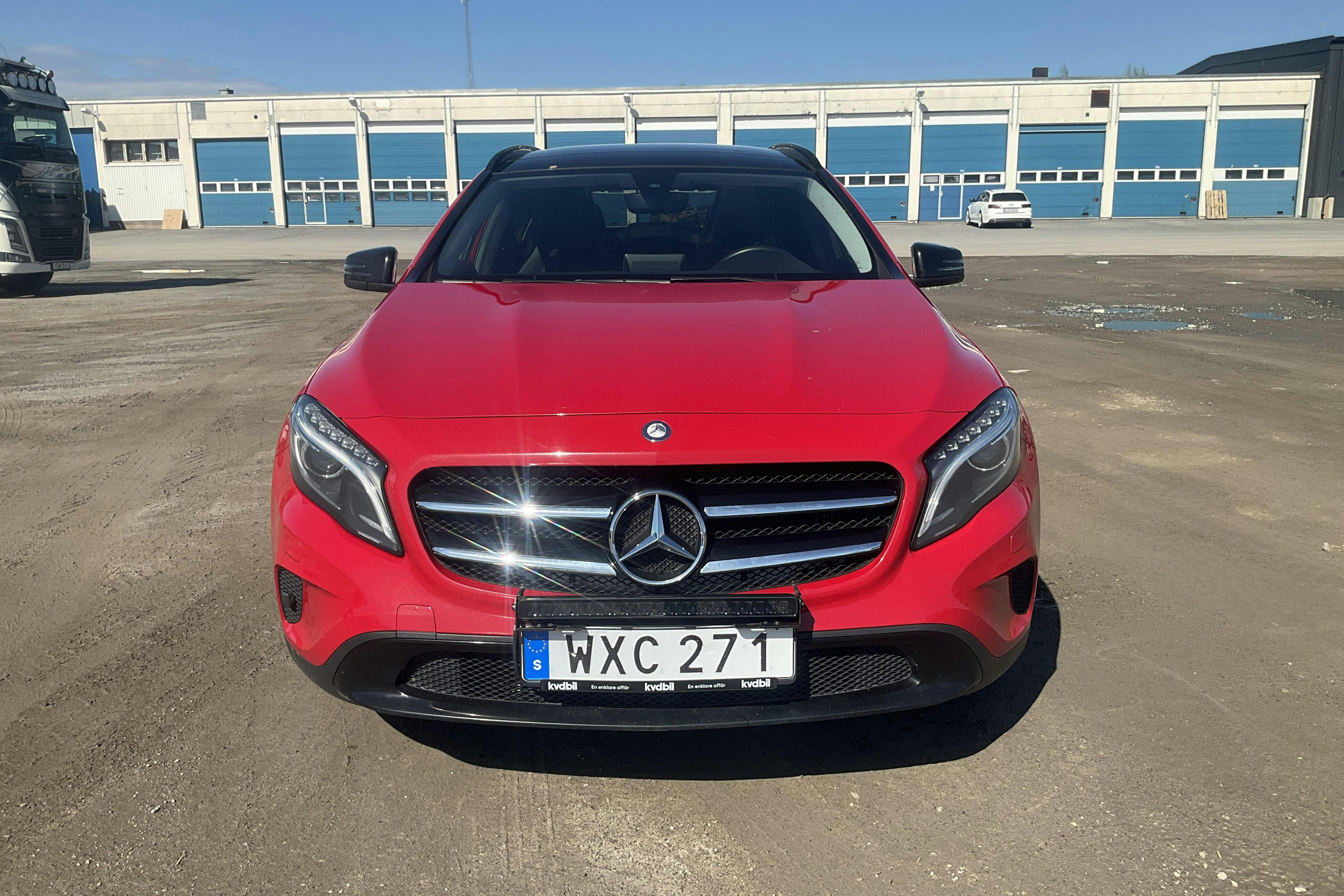 Mercedes GLA 200 d 4MATIC X156 (136hk) - 10 846 mil - Automat - röd - 2016
