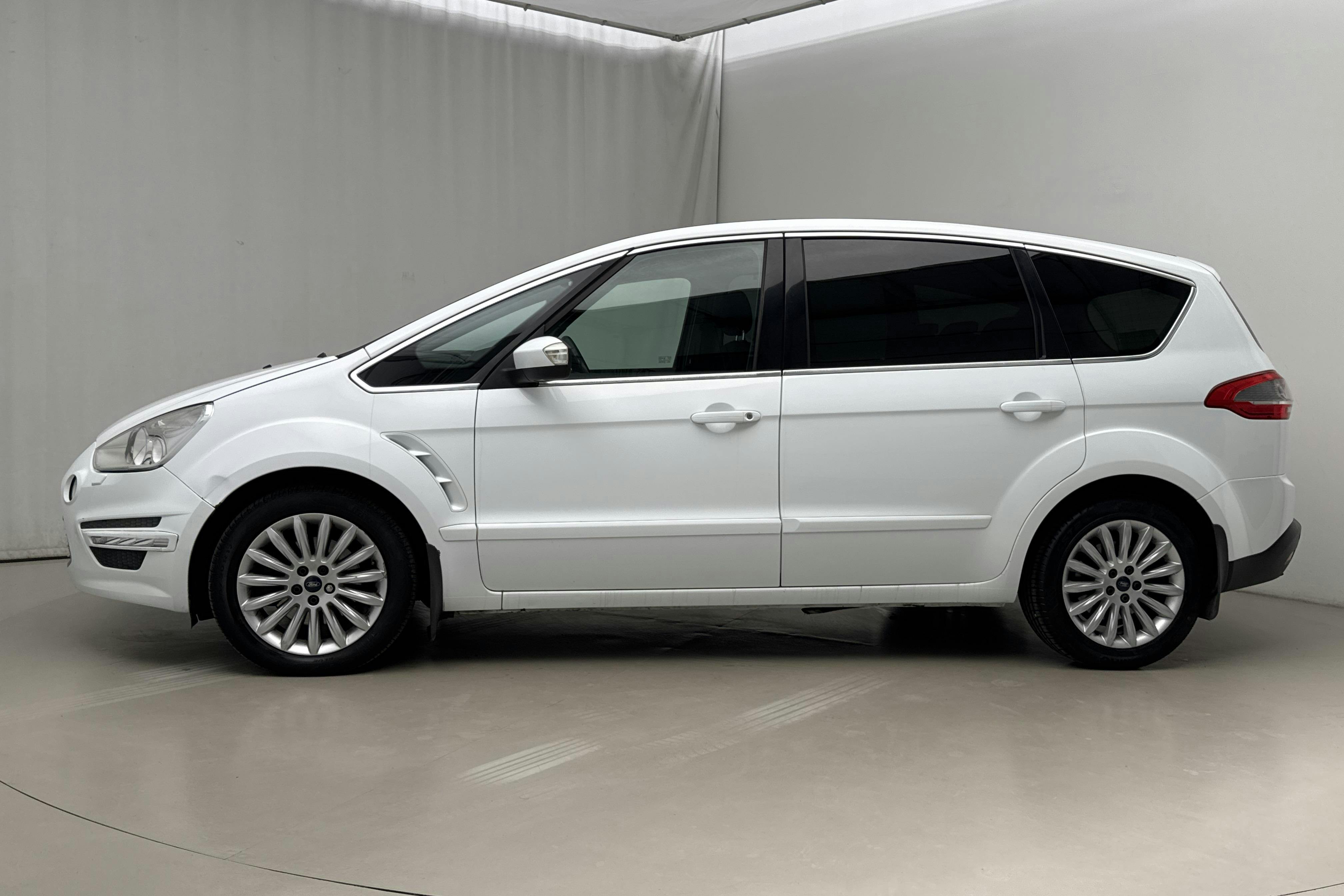 Esitlusfoto 2 aadressil 17: Ford S-MAX 2.0 Duratorq TDCi (163hk) - 216 490 km - Automaatne - valge - 2010