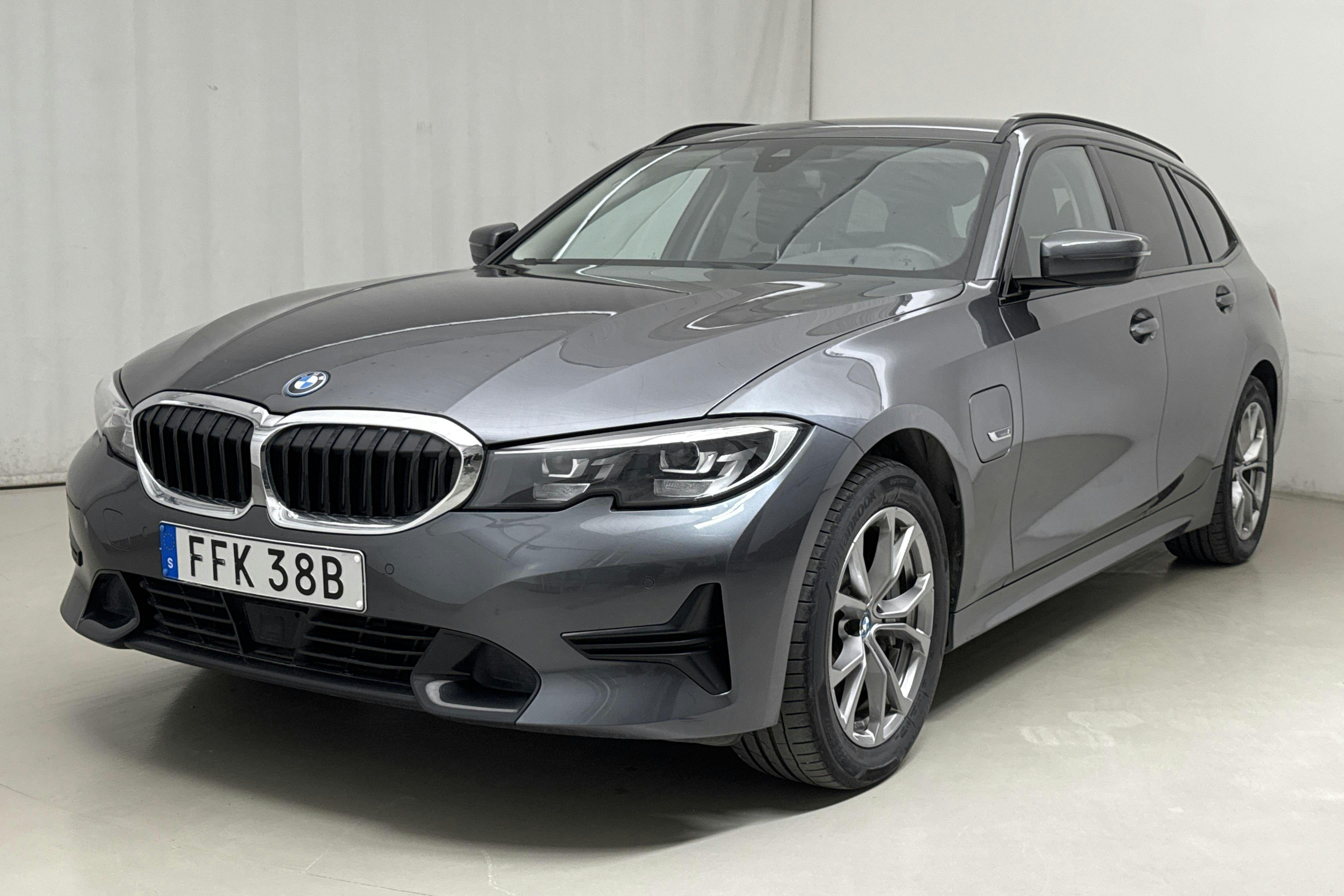 BMW 330e xDrive Touring, G21 (292hk) - 5 171 mil - Automat - grå - 2022