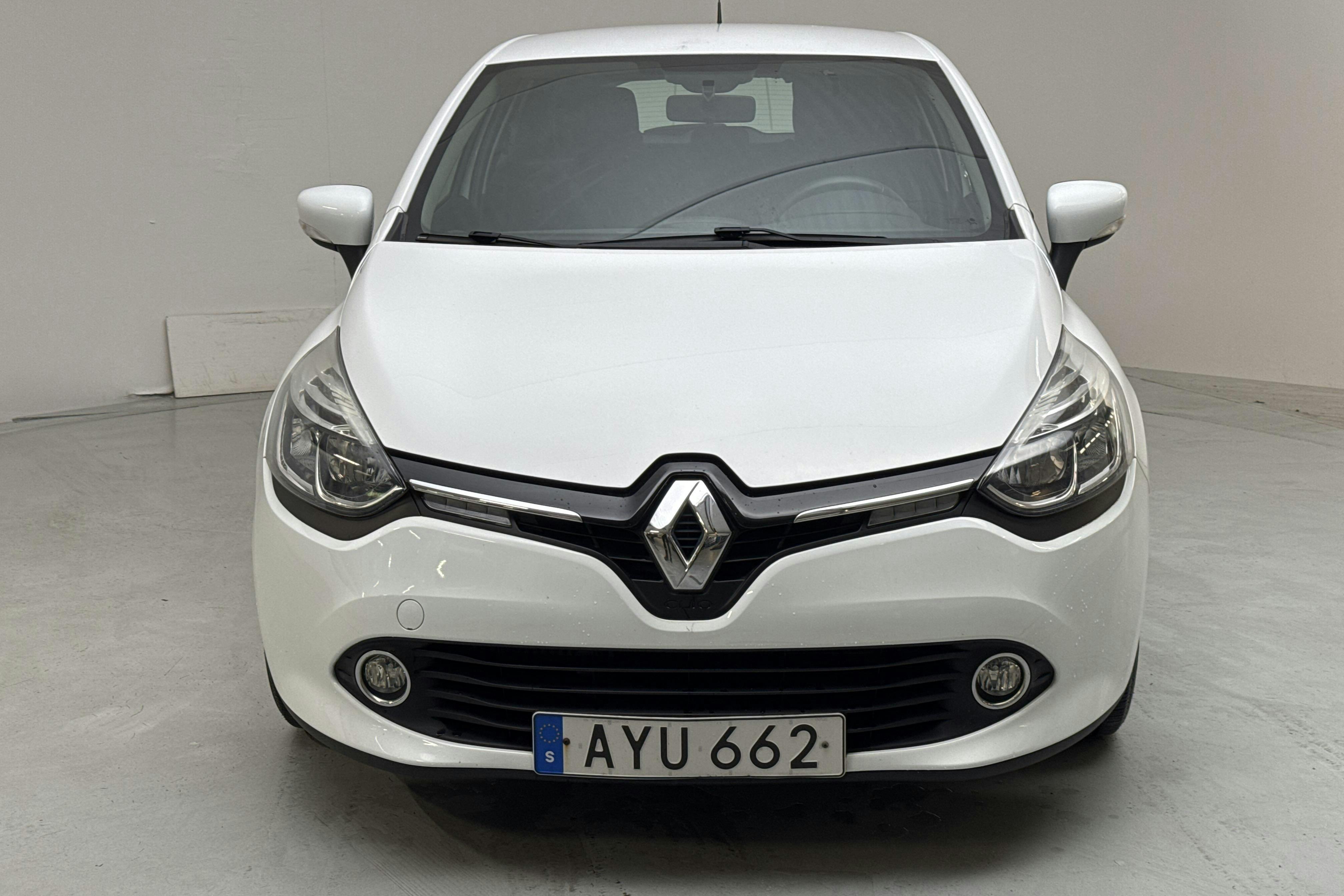 Renault Clio IV 0.9 TCe 90 5dr (90hk) - 8 576 mil - Manuell - vit - 2015