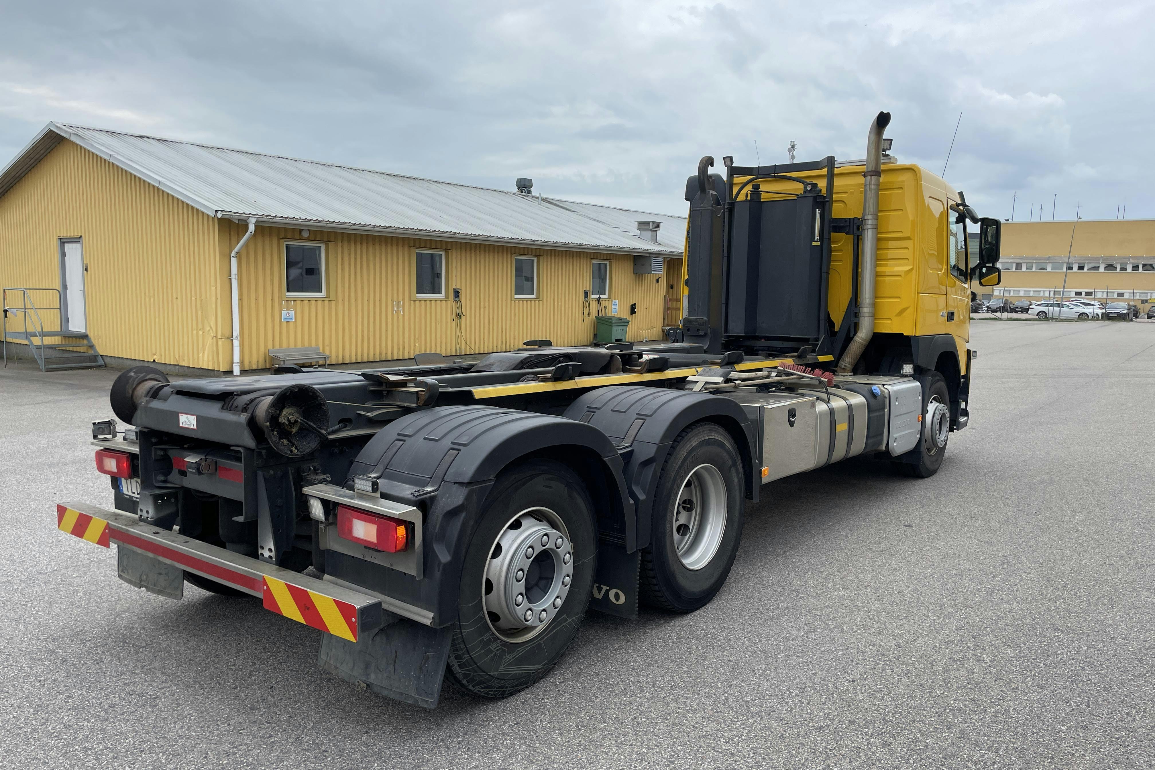 Volvo FM410 - 68 654 km - Automat - gul - 2015