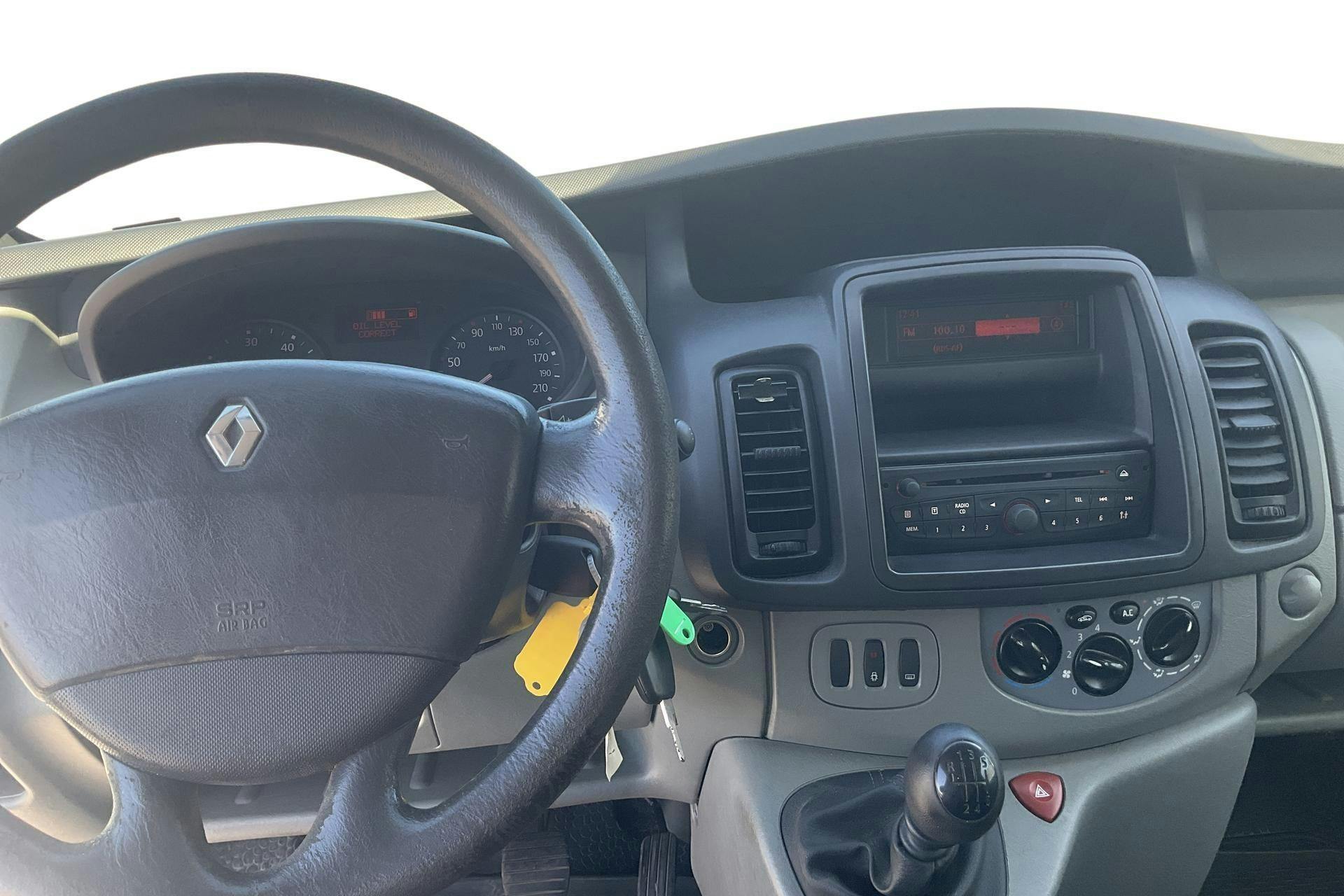 Renault Trafic 2.0 dCi Skåp (115hk) - 11 119 mil - Manuell - vit - 2013
