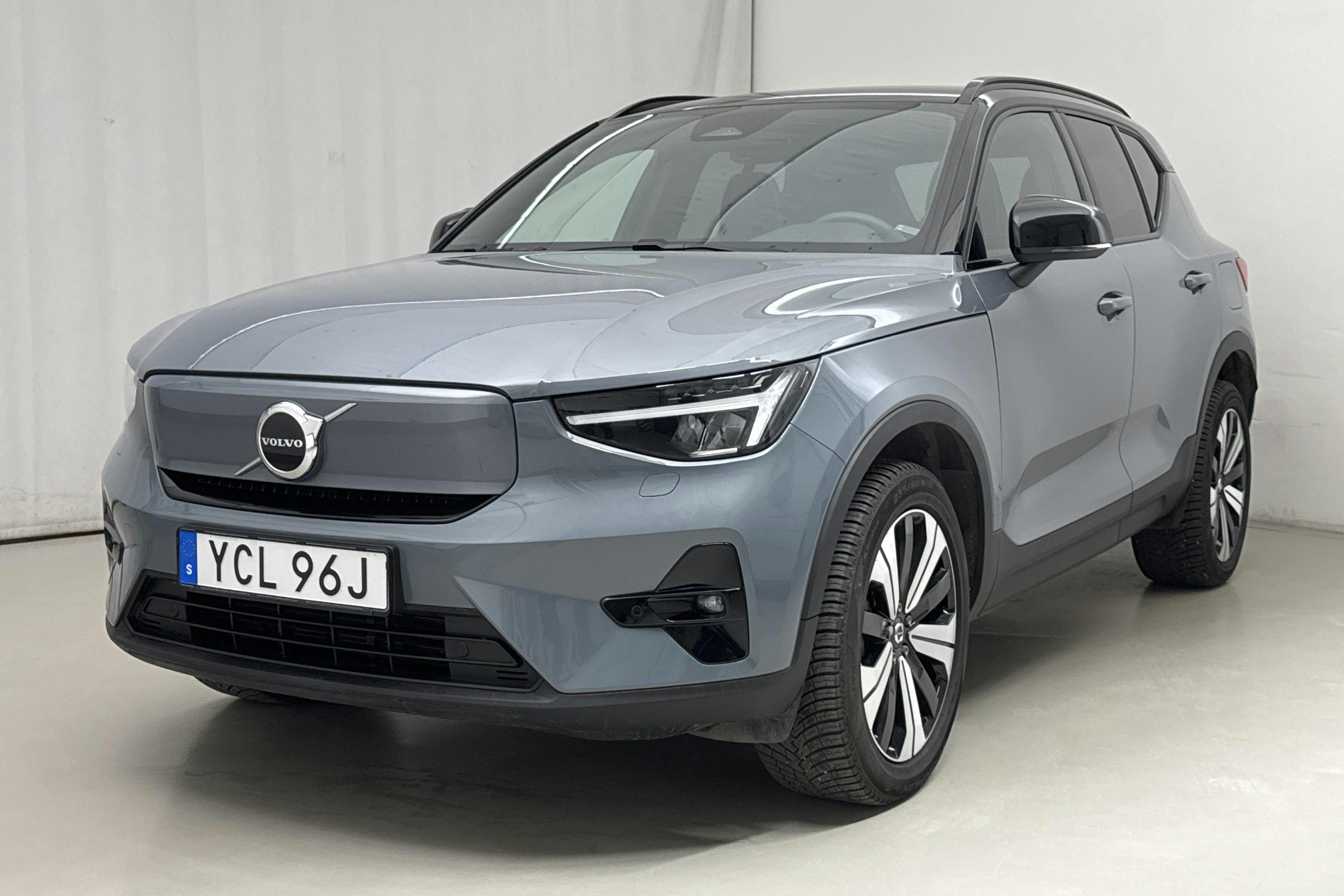 Volvo XC40 P6 Recharge (231hk) - 4 338 mil - Automat - grå - 2023