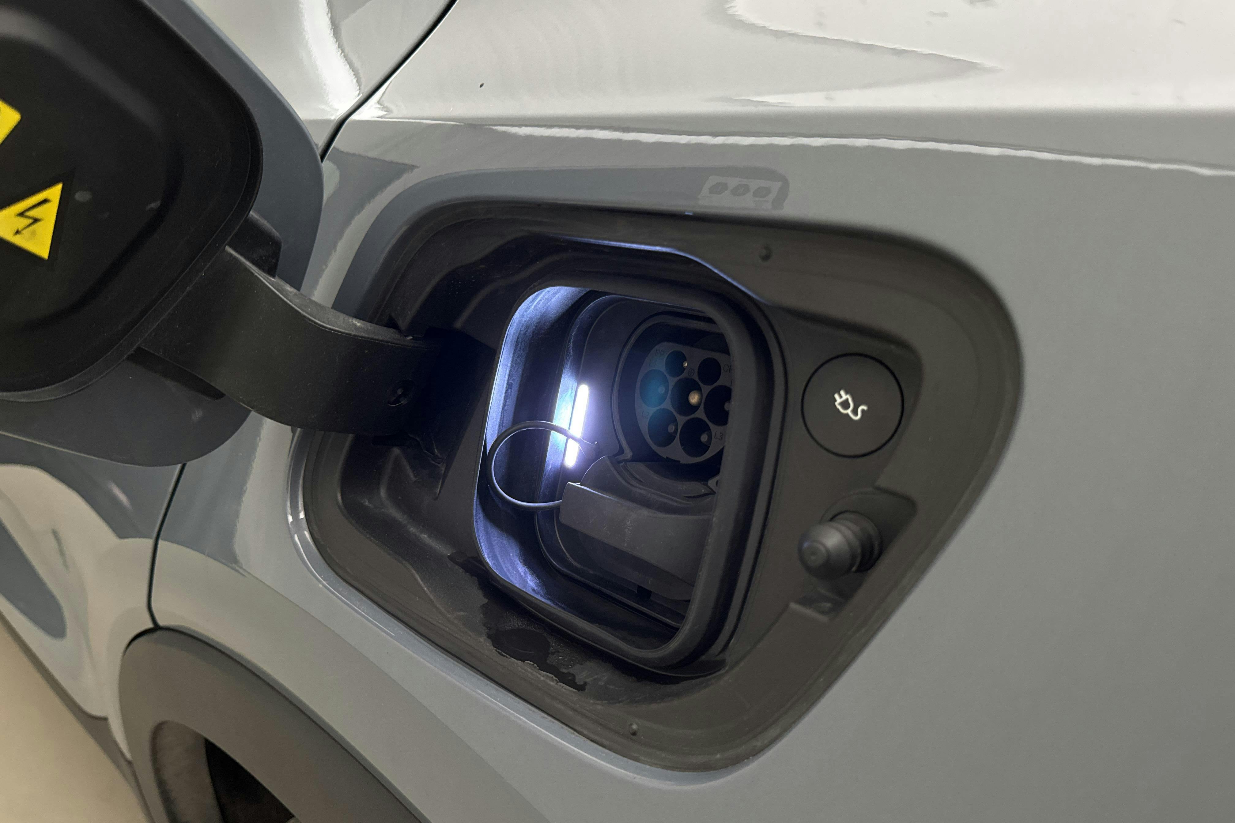 Volvo XC40 P6 Recharge (231hk) - 43 380 km - Automatic - gray - 2023