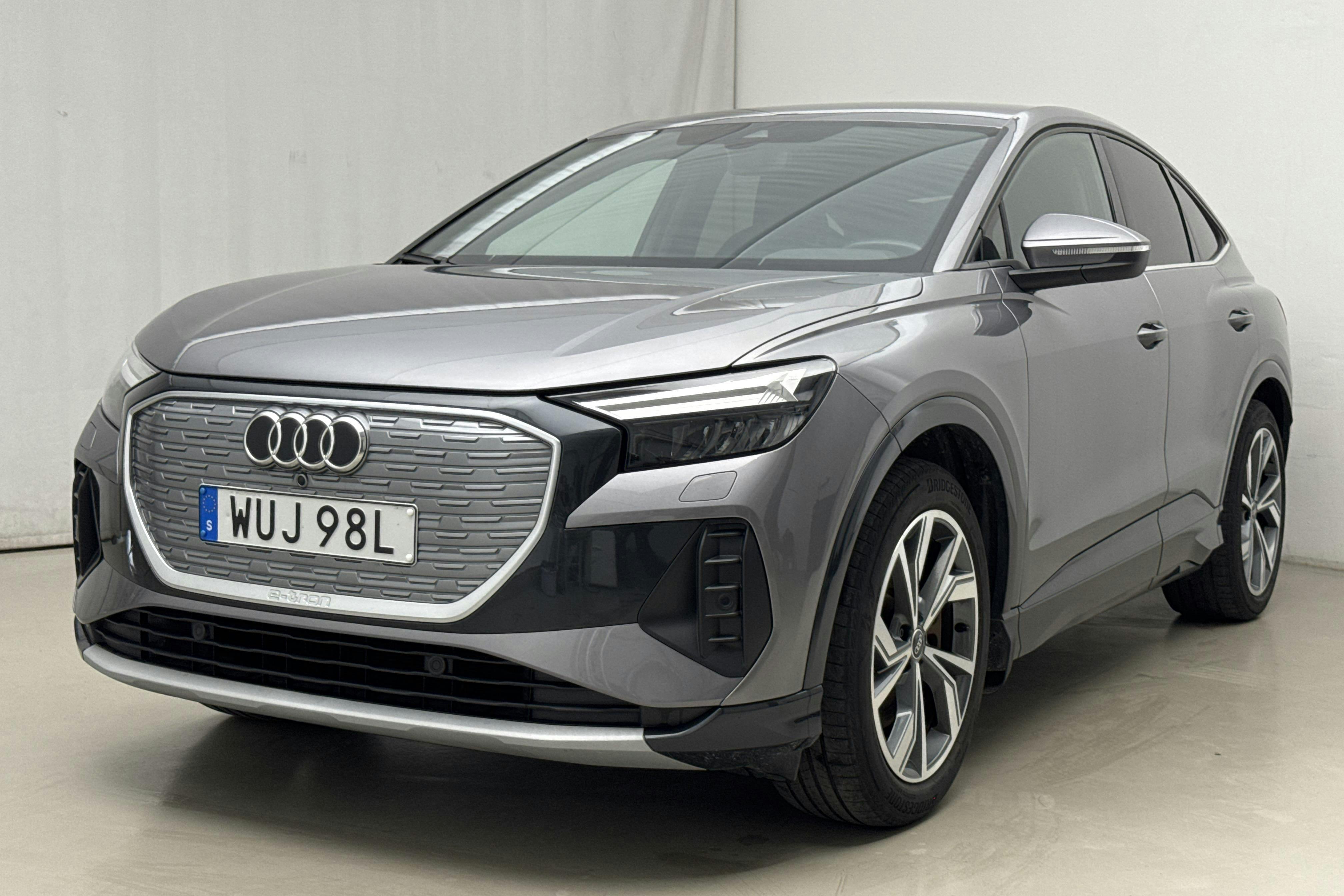 Audi Q4 40 Sportback e-tron 77 kWh (204hk) - 8 059 mil - Automat - grå - 2022