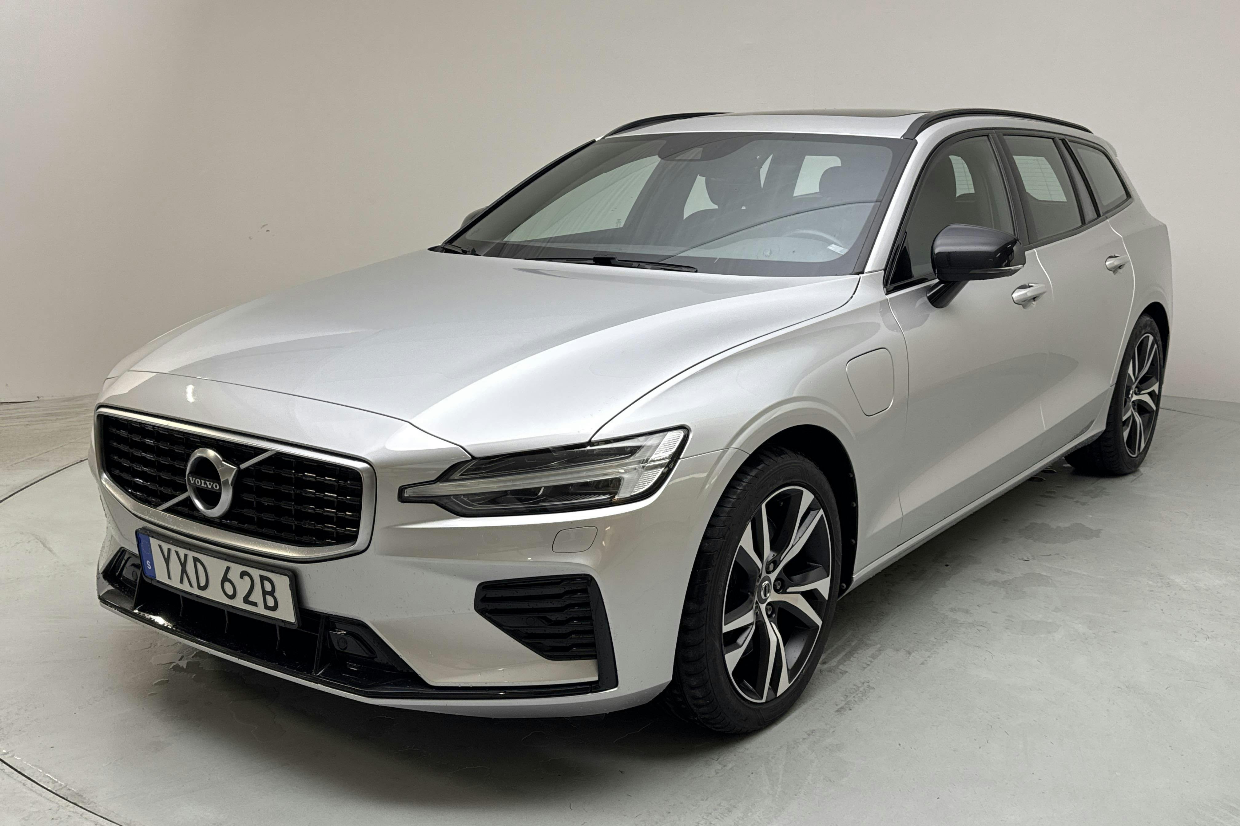 Volvo V60 T8 AWD Twin Engine (390hk) - 12 512 mil - Automat - silver - 2019