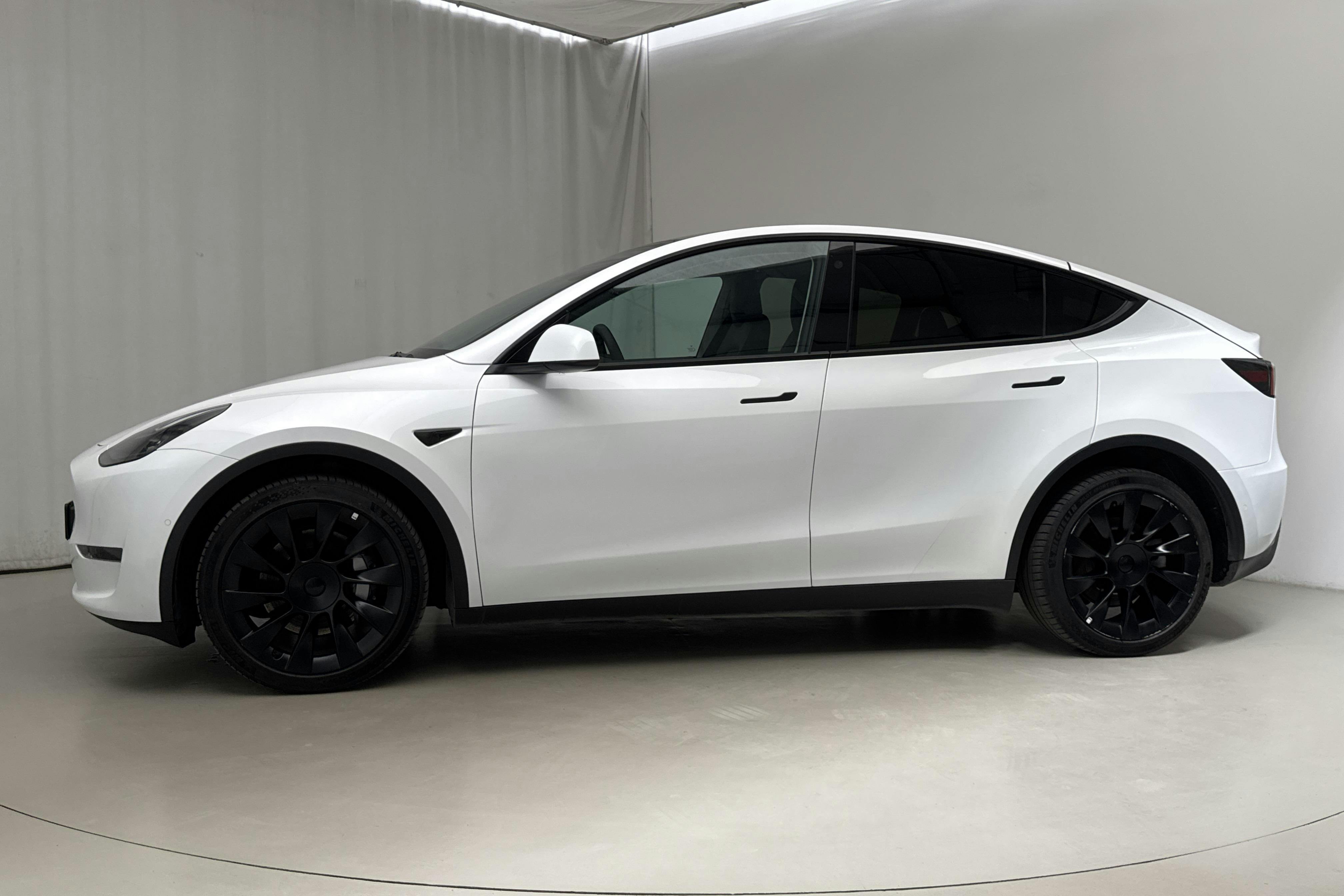 Presentation photo 2 of 20: Tesla Model Y Long Range Dual Motor AWD - 83 740 km - Automatic - white - 2022