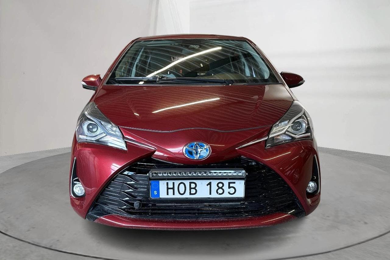 Toyota Yaris 1.5 Hybrid 5dr (101hk) - 112 870 km - Automatic - red - 2019