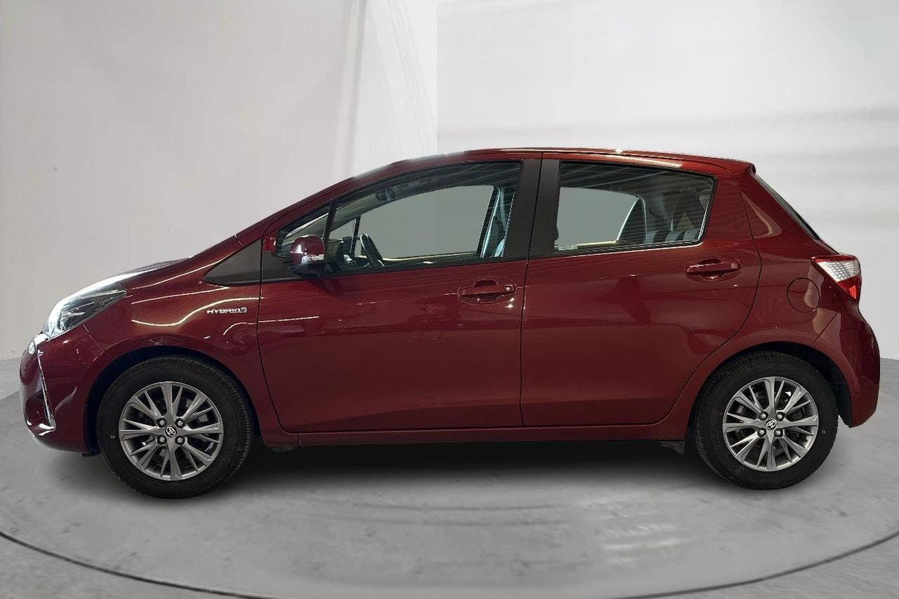 Toyota Yaris 1.5 Hybrid 5dr (101hk) - 112 870 km - Automatic - red - 2019