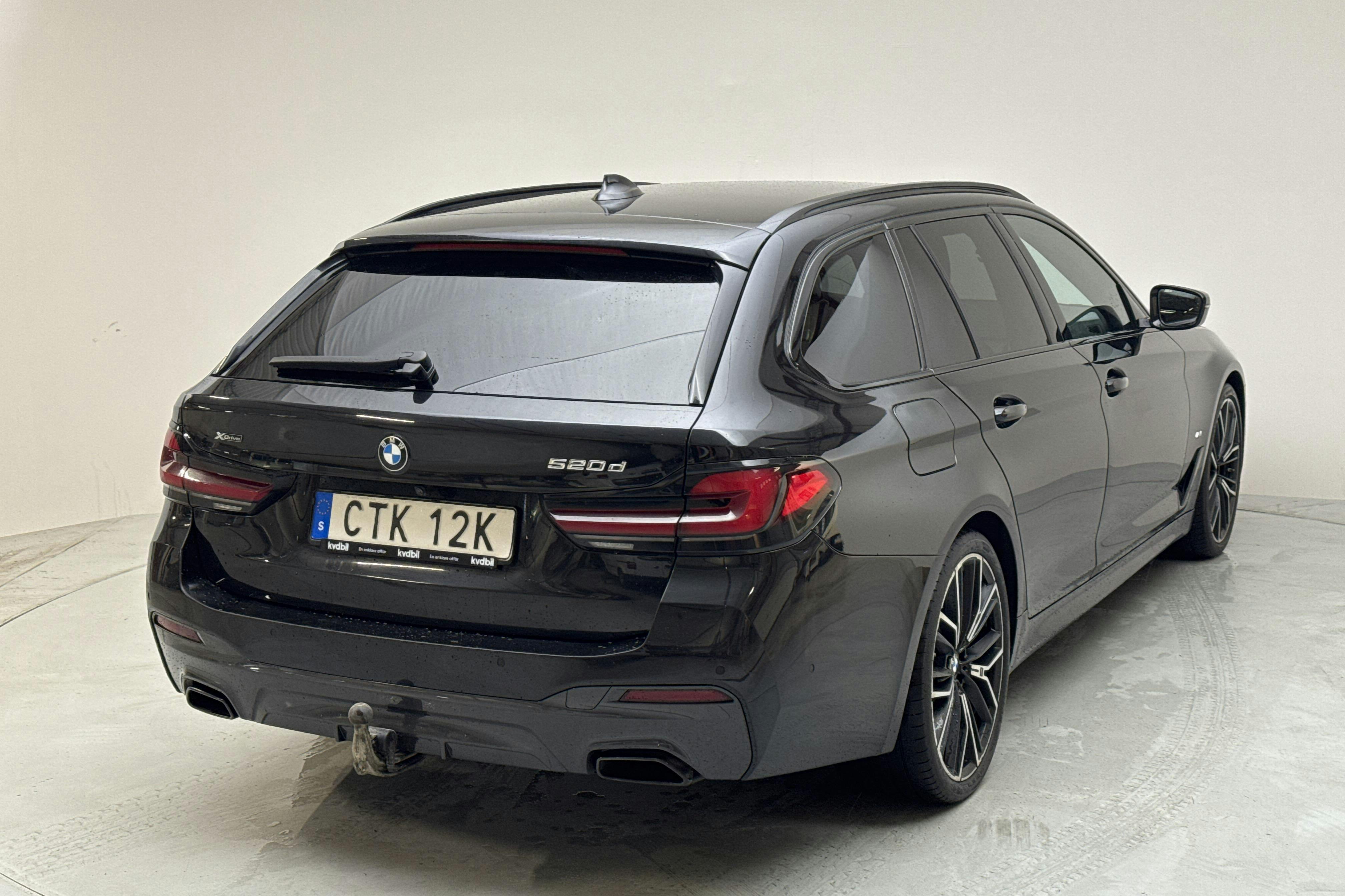 BMW 520d xDrive Touring, G31 LCI (190hk+11hk) - 11 825 mil - Automat - svart - 2023