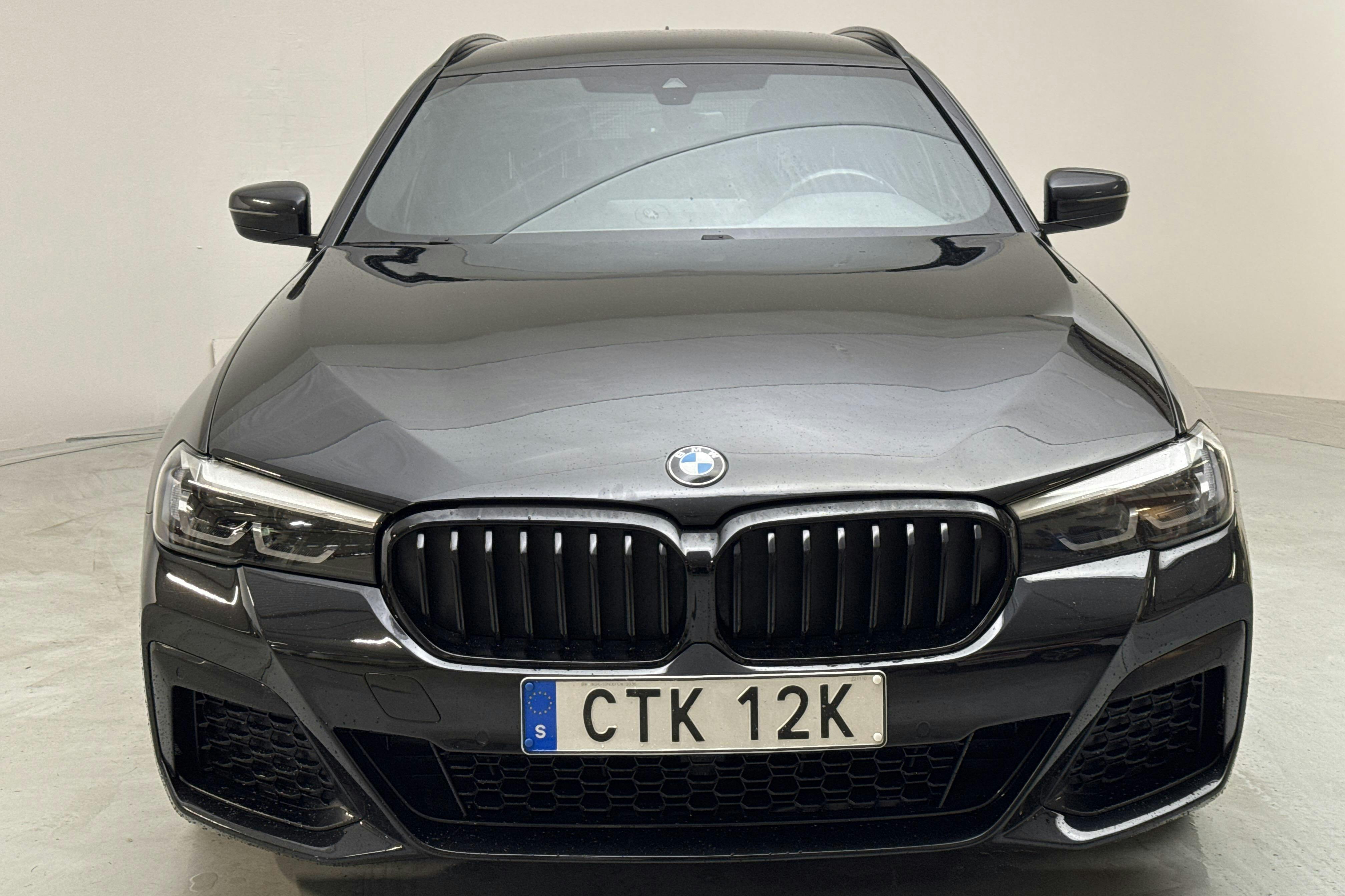 BMW 520d xDrive Touring, G31 LCI (190hk+11hk) - 11 825 mil - Automat - svart - 2023