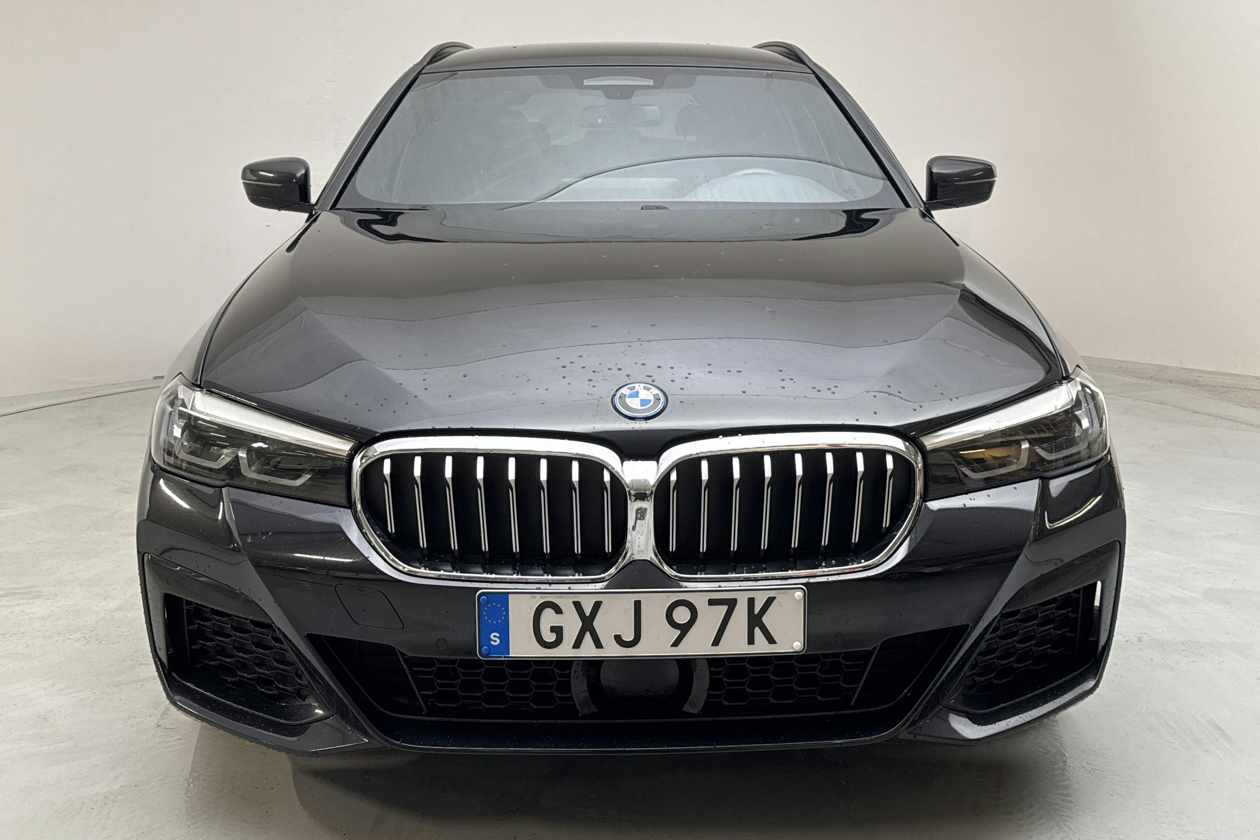 BMW 530e xDrive Touring, G31 12kWh LCI (292hk) - 6 676 mil - Automat - svart - 2023
