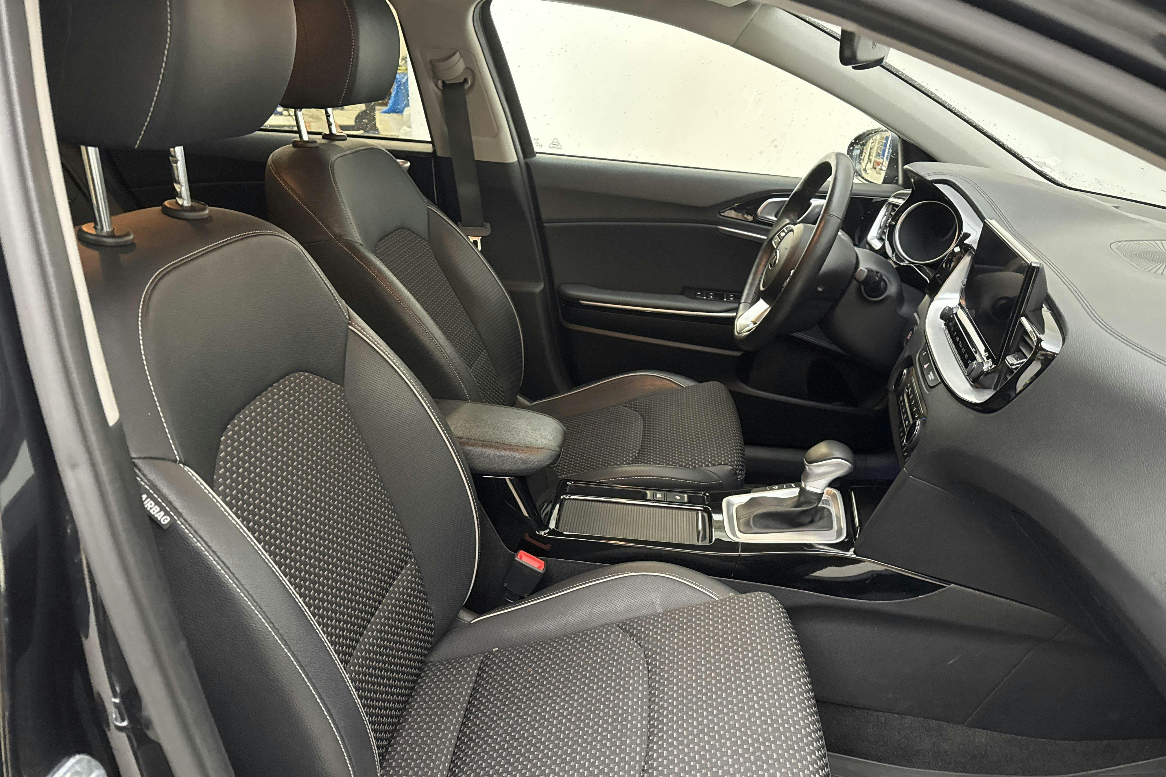 KIA Ceed 1.6 Plug-in Hybrid SW (141hk) - 9 088 mil - Automat - svart - 2021