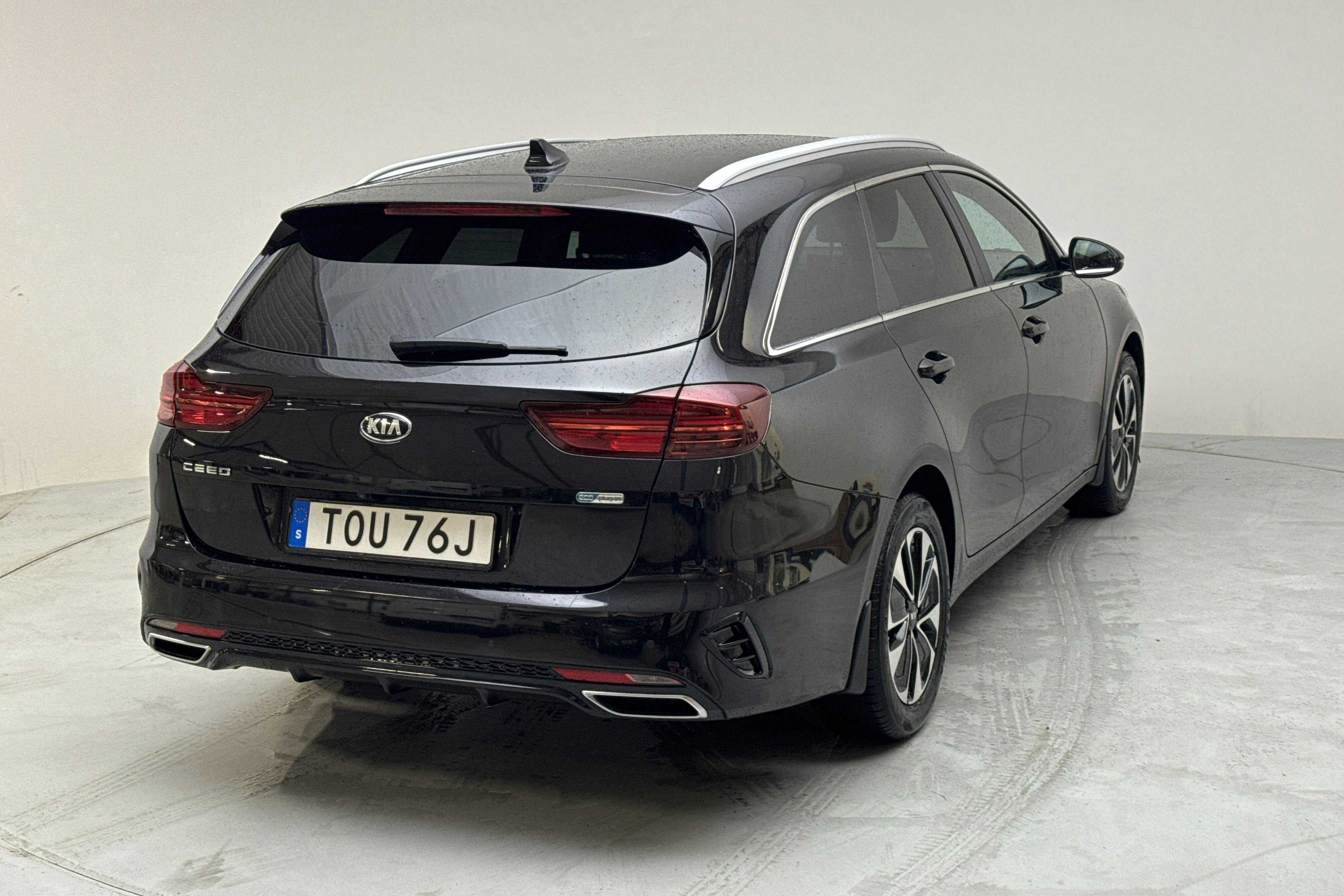 KIA Ceed 1.6 Plug-in Hybrid SW (141hk) - 9 088 mil - Automat - svart - 2021