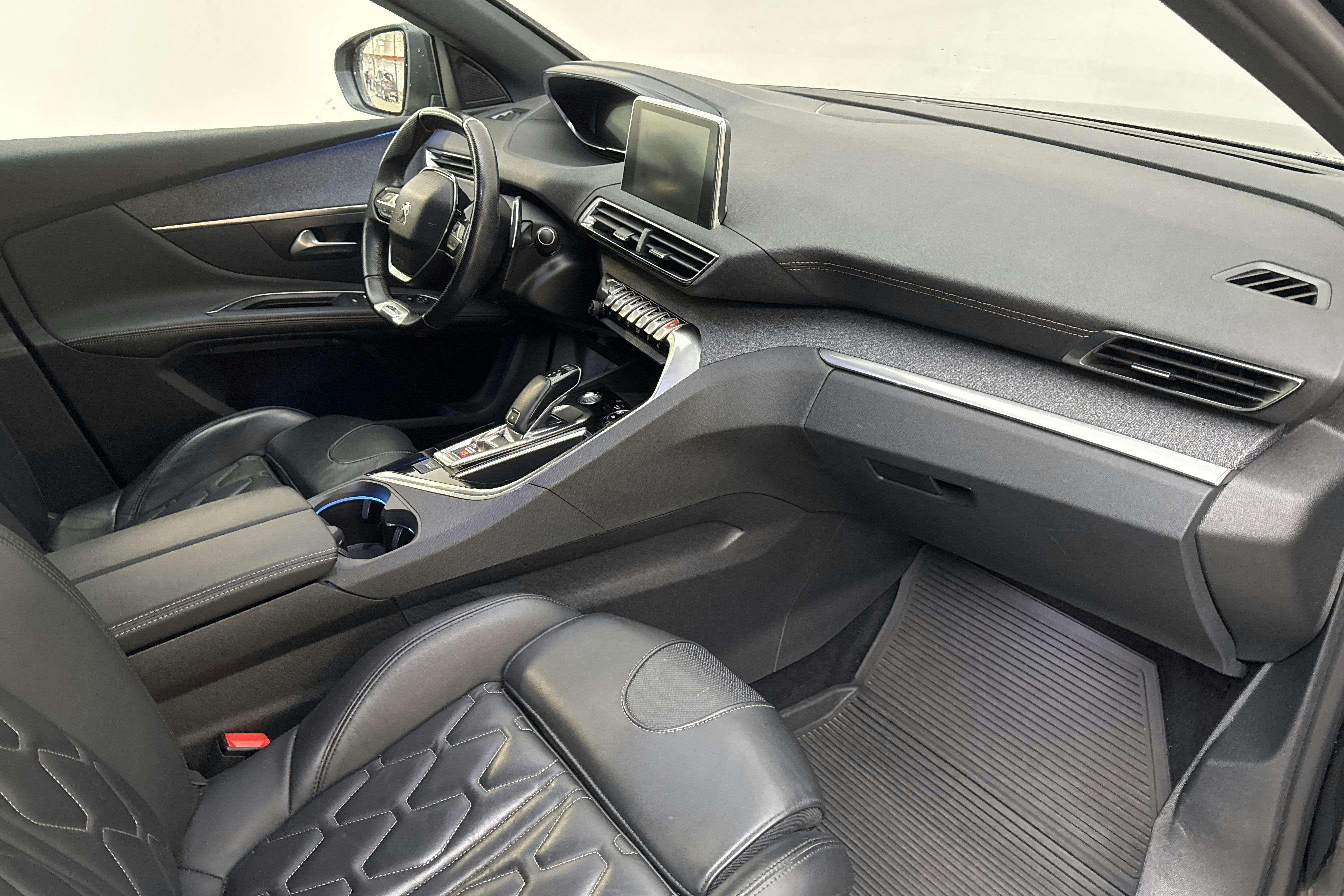 Peugeot 5008 1.6 PureTech (180hk) - 6 340 mil - Automat - svart - 2019