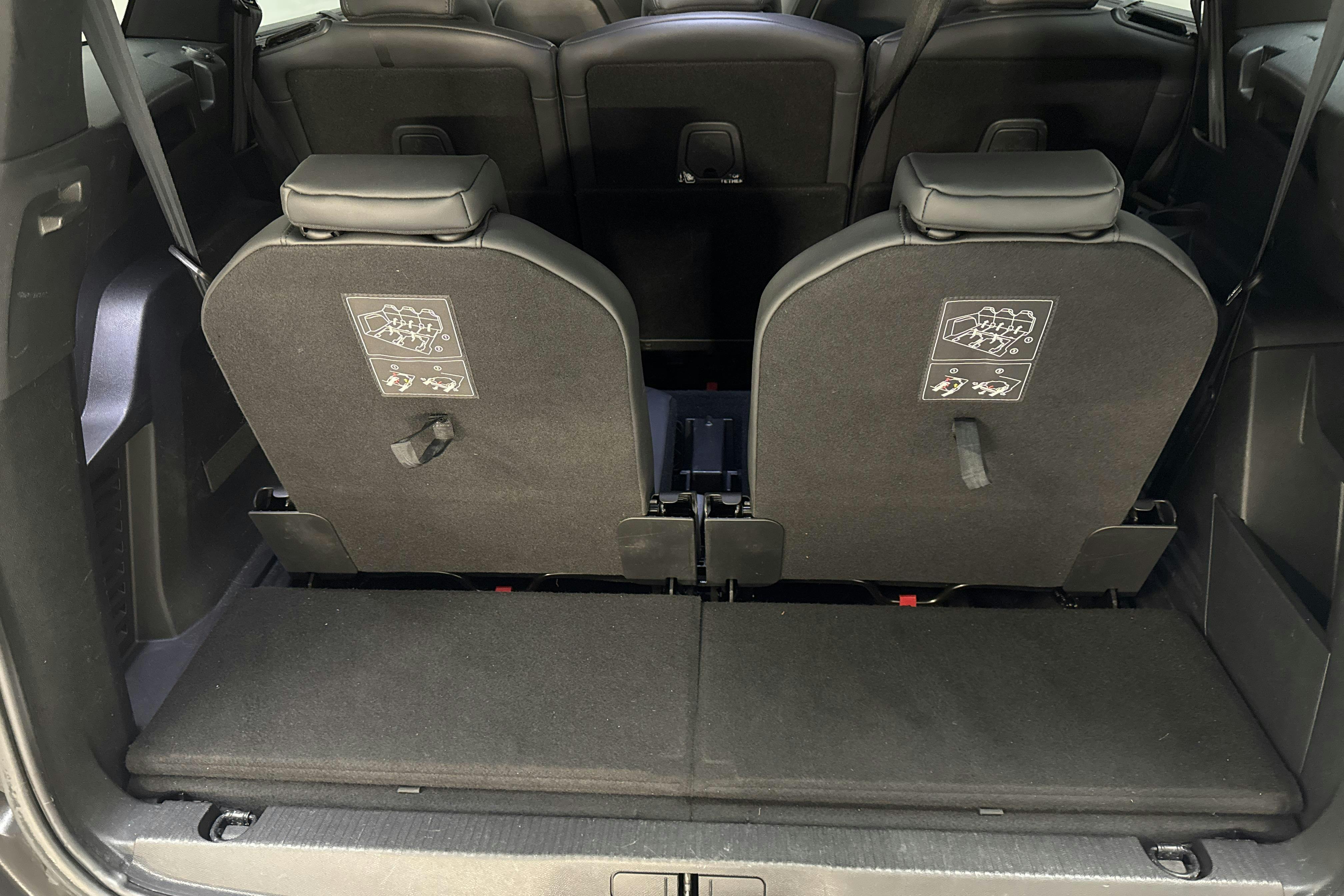 Peugeot 5008 1.6 PureTech (180hk) - 6 340 mil - Automat - svart - 2019