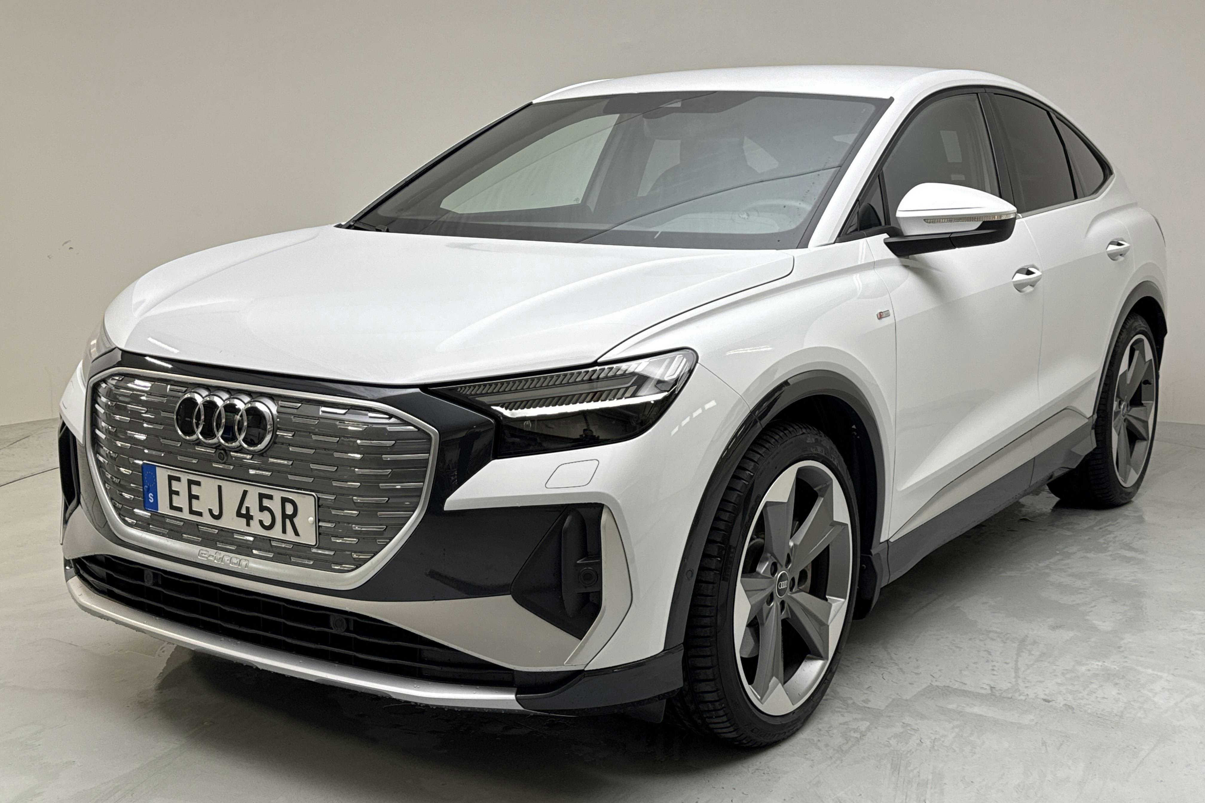 Audi Q4 45 Sportback e-tron quattro 77 kWh (265hk) - 3 209 mil - Automat - vit - 2024