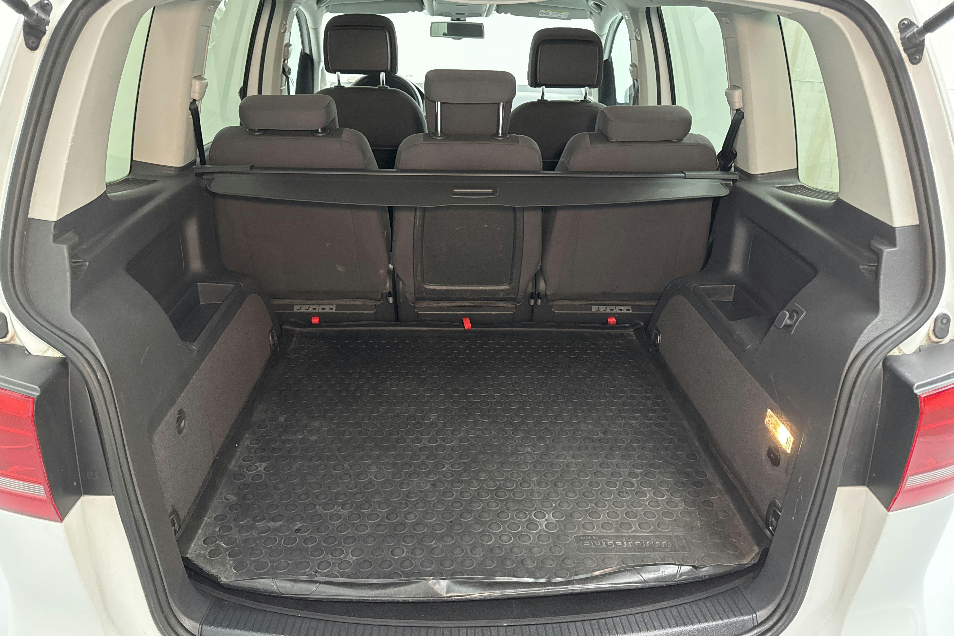 VW Touran 1.4 TGI EcoFuel (150hk) - 19 473 mil - Manuell - vit - 2015