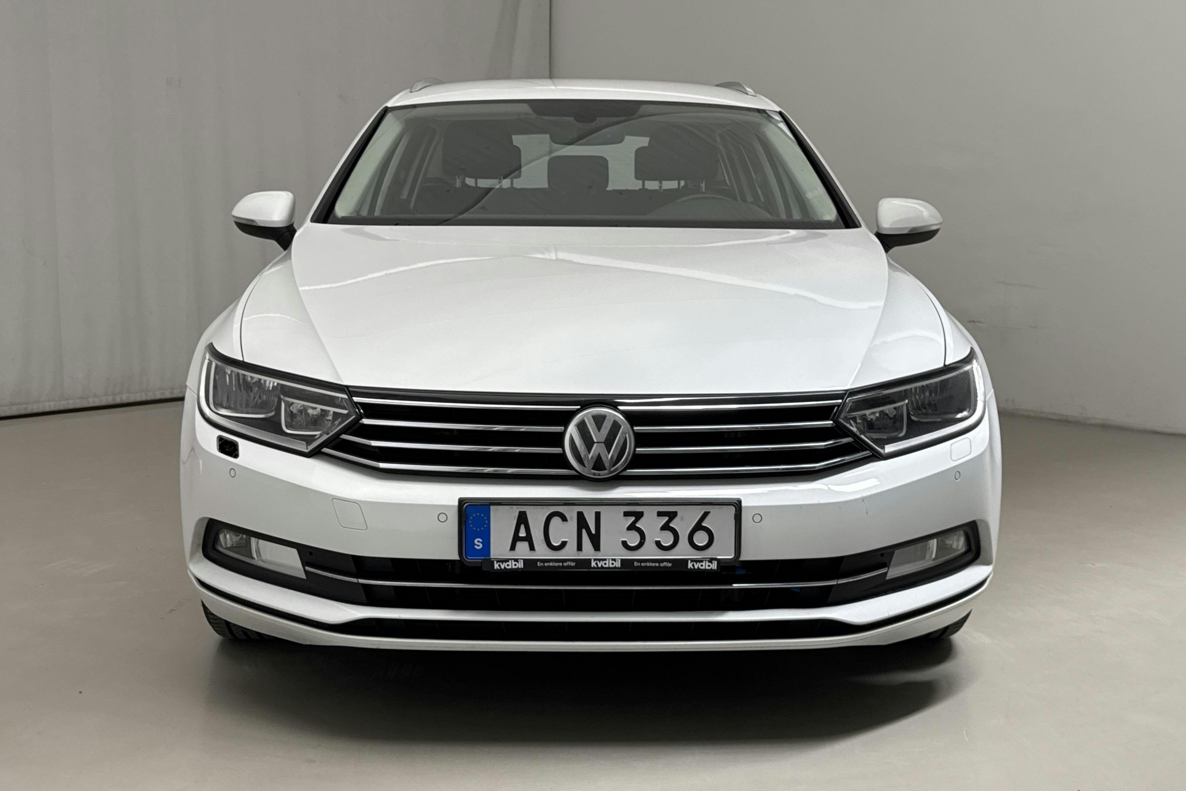 VW Passat 1.4 TSI Sportscombi (150hk) - 11 488 mil - Manuell - vit - 2016