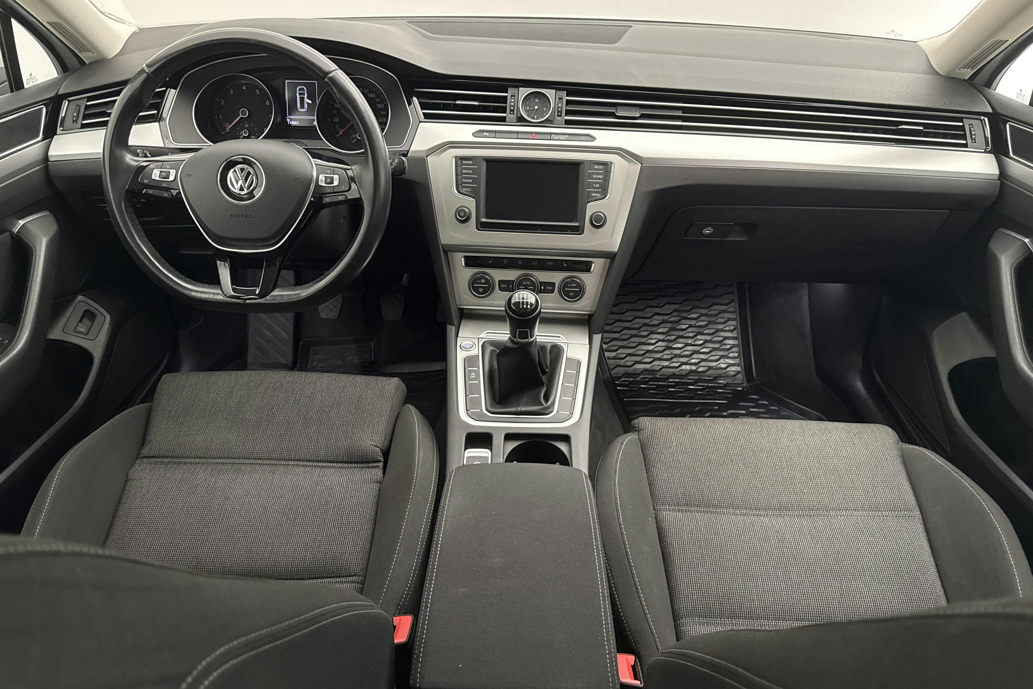 VW Passat 1.4 TSI Sportscombi (150hk) - 11 488 mil - Manuell - vit - 2016