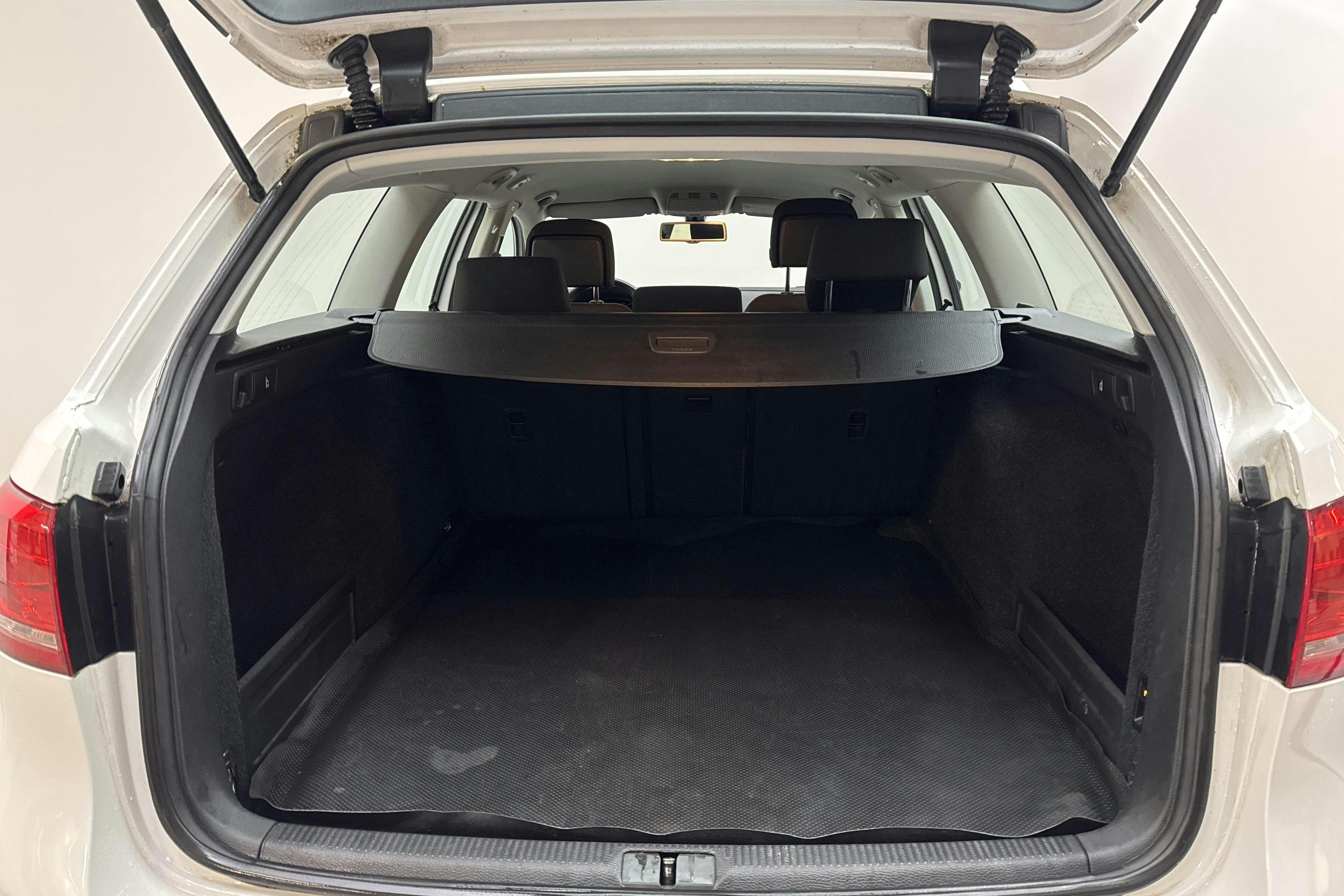 VW Passat 2.0 TDI BlueMotion Technology Variant (140hk) - 18 263 mil - Manuell - vit - 2013