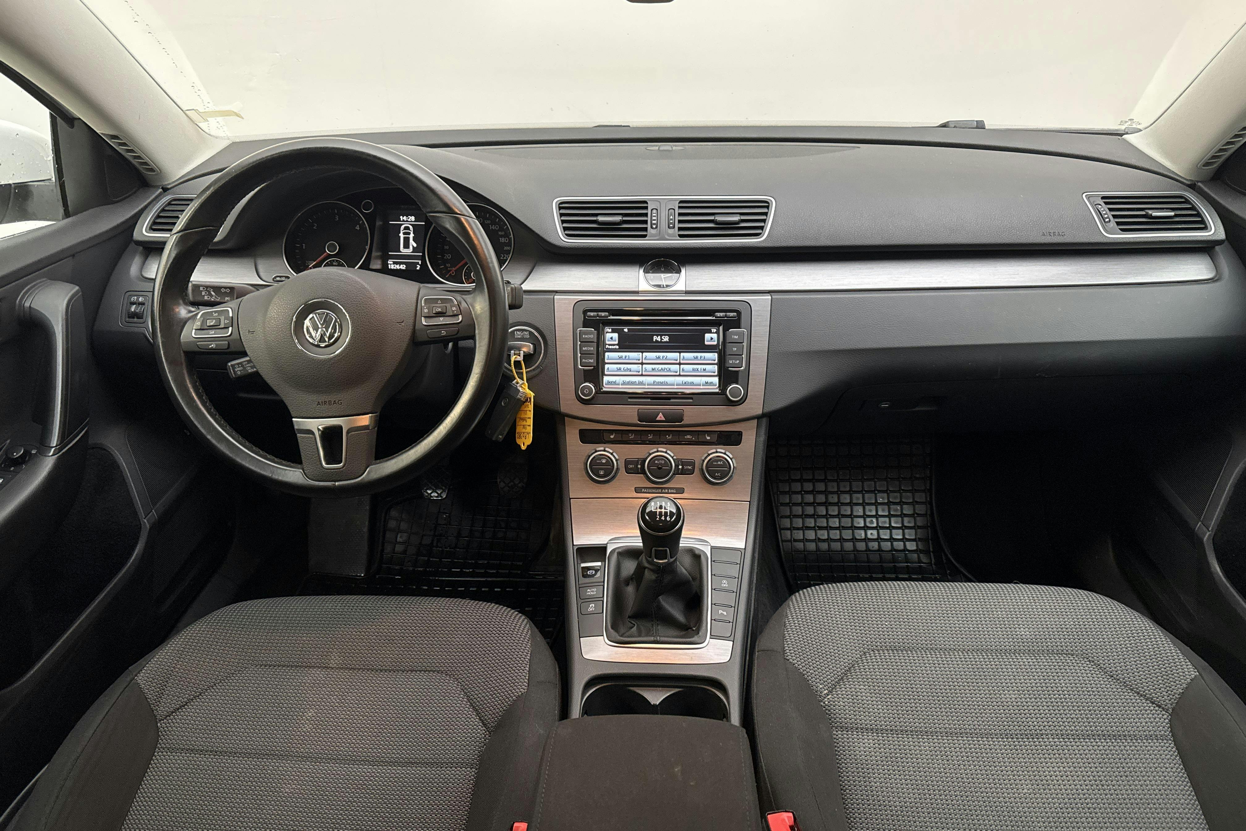 VW Passat 2.0 TDI BlueMotion Technology Variant (140hk) - 18 263 mil - Manuell - vit - 2013