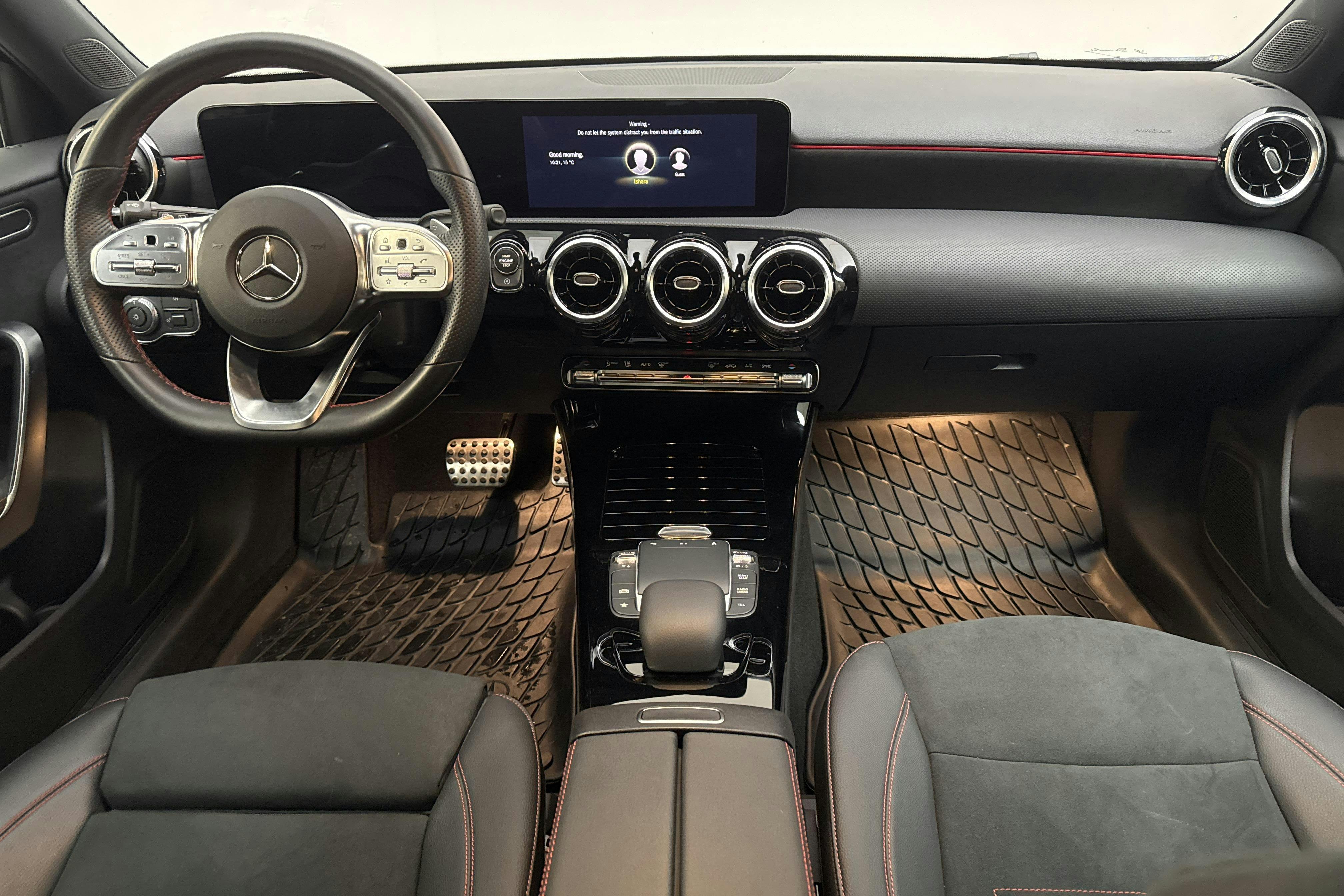 Mercedes A 180 5dr W177 (136hk) - 886 mil - Automat - svart - 2022